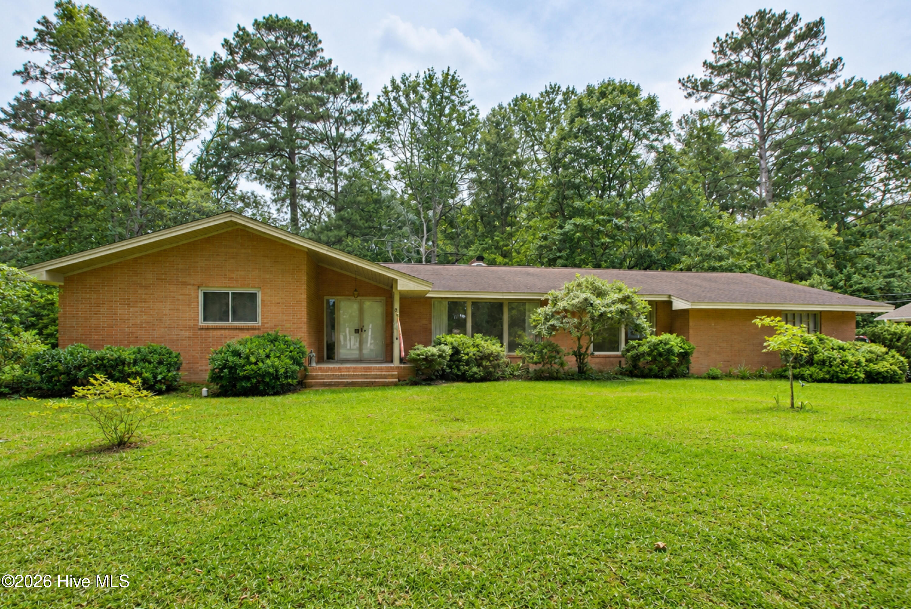 527 Edgewood Circle Property Photo 1