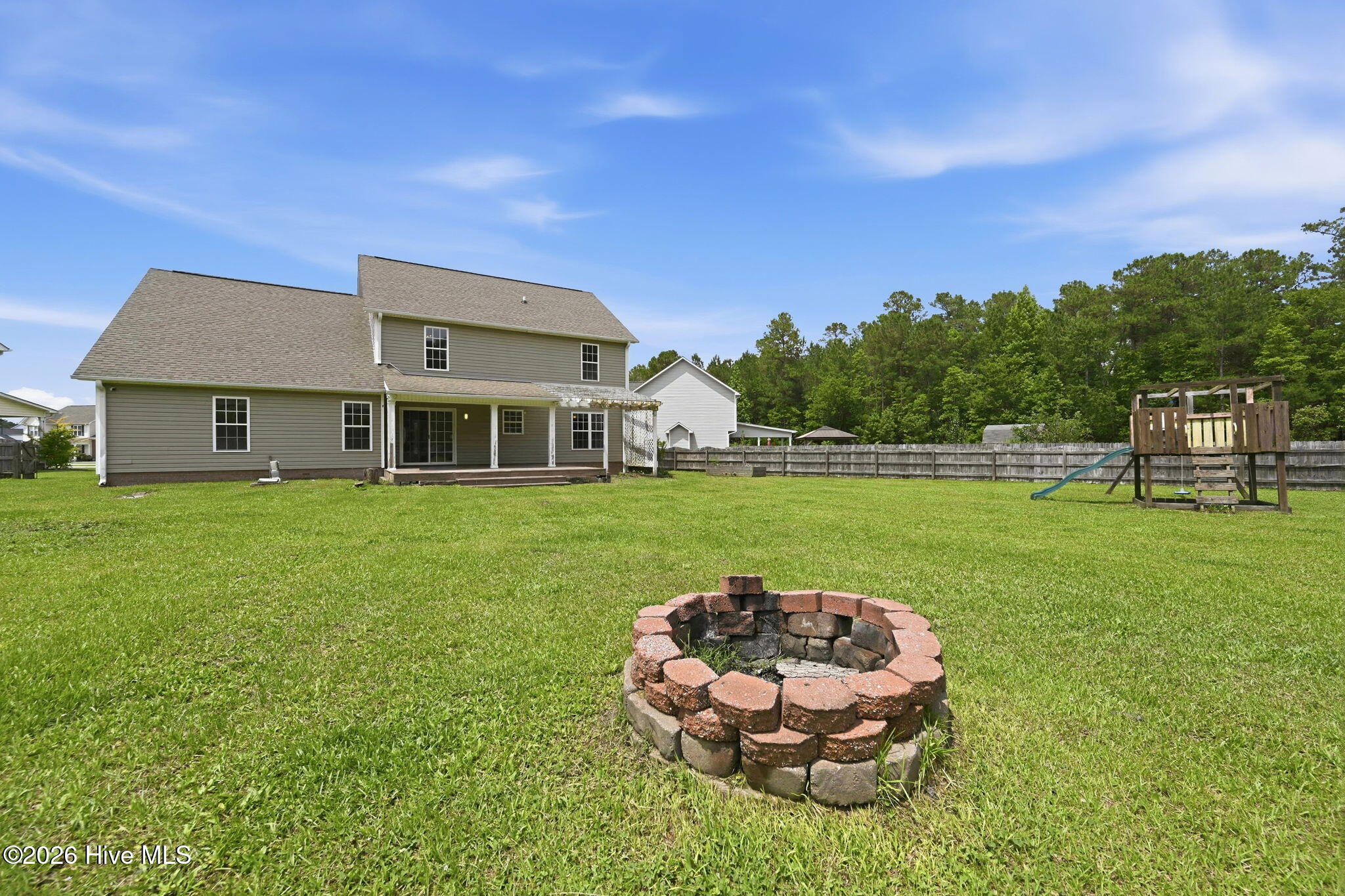 206 Honey Court E Property Photo 4