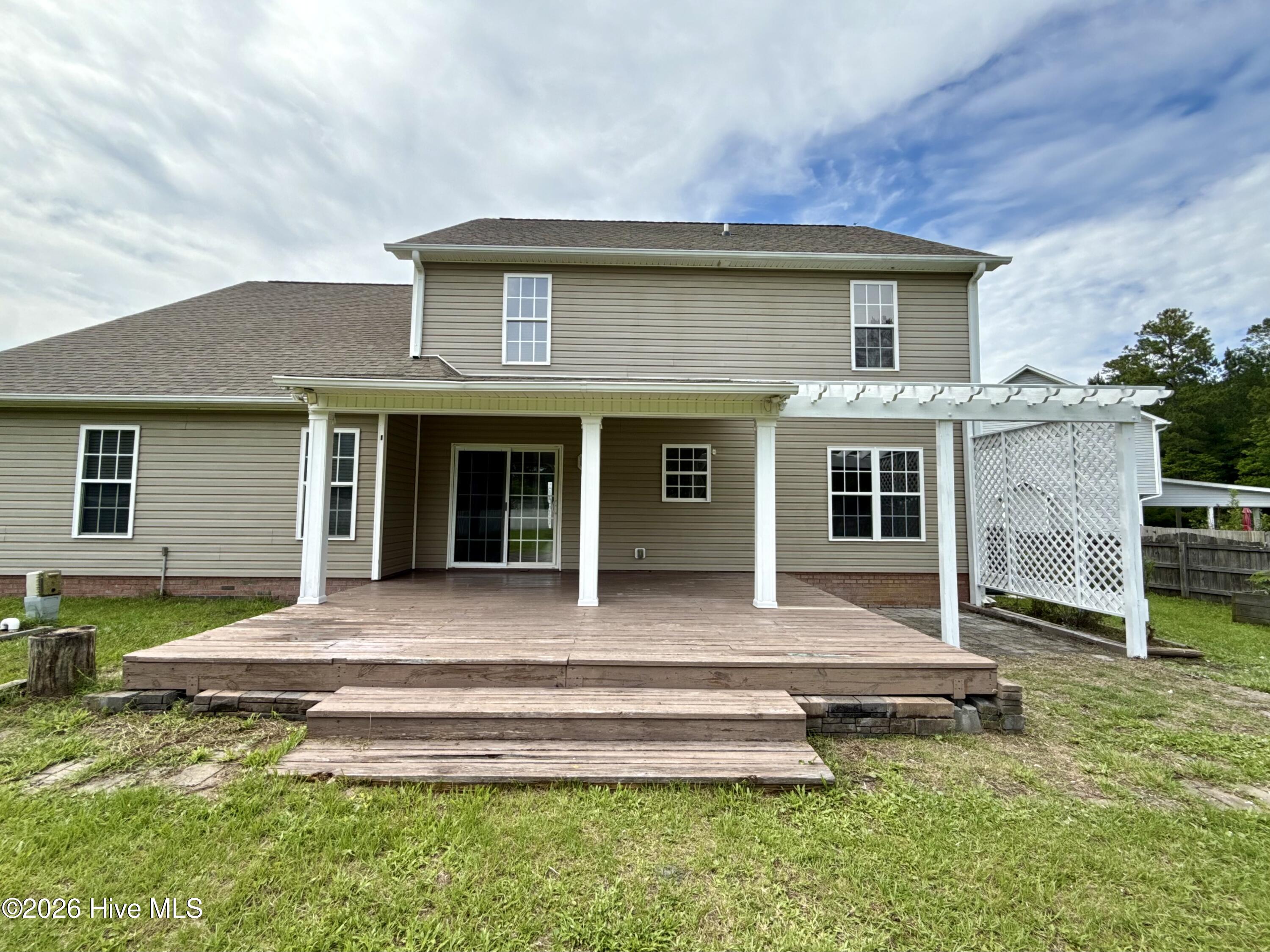 206 Honey Court E Property Photo 14