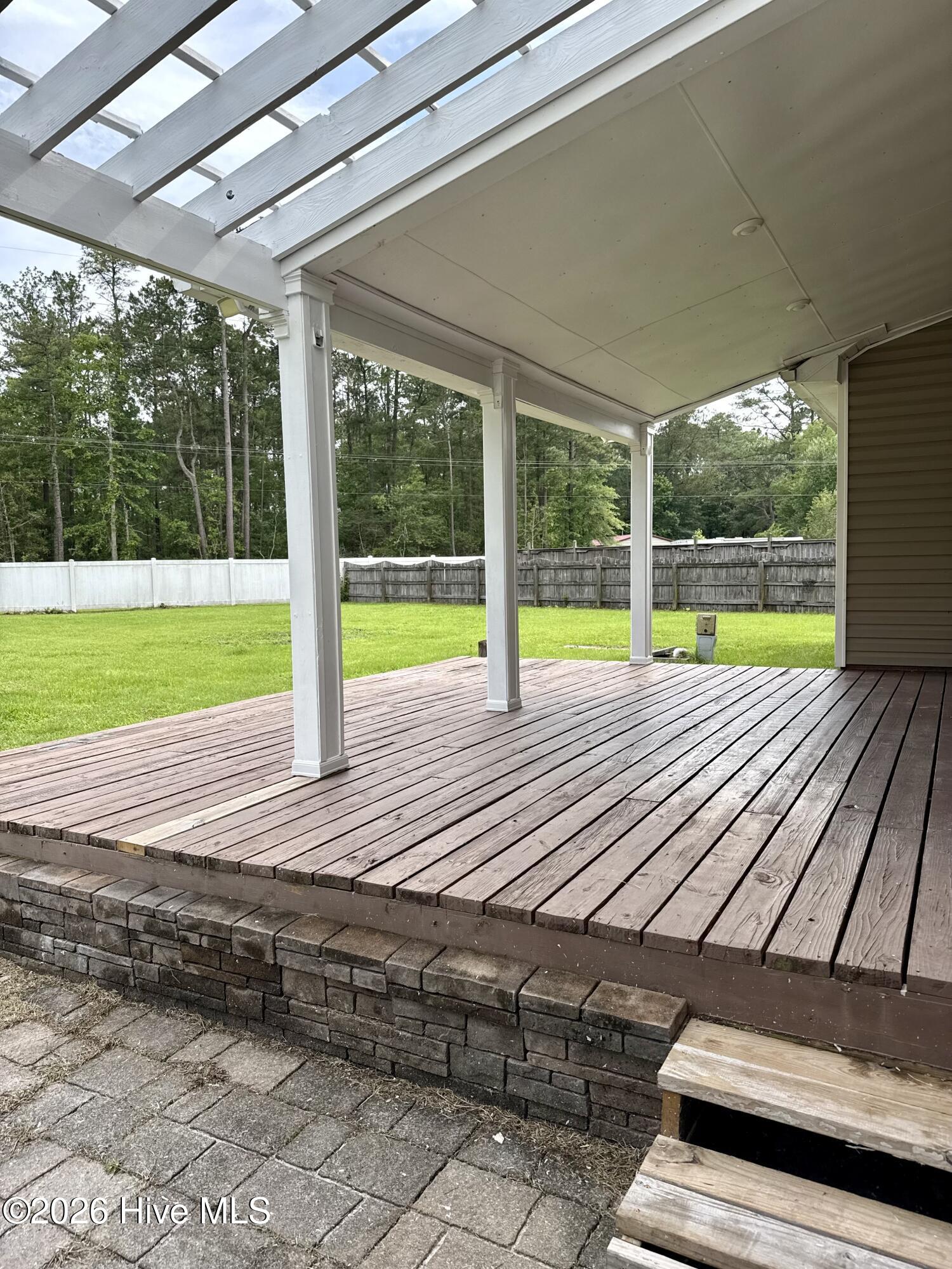 206 Honey Court E Property Photo 16