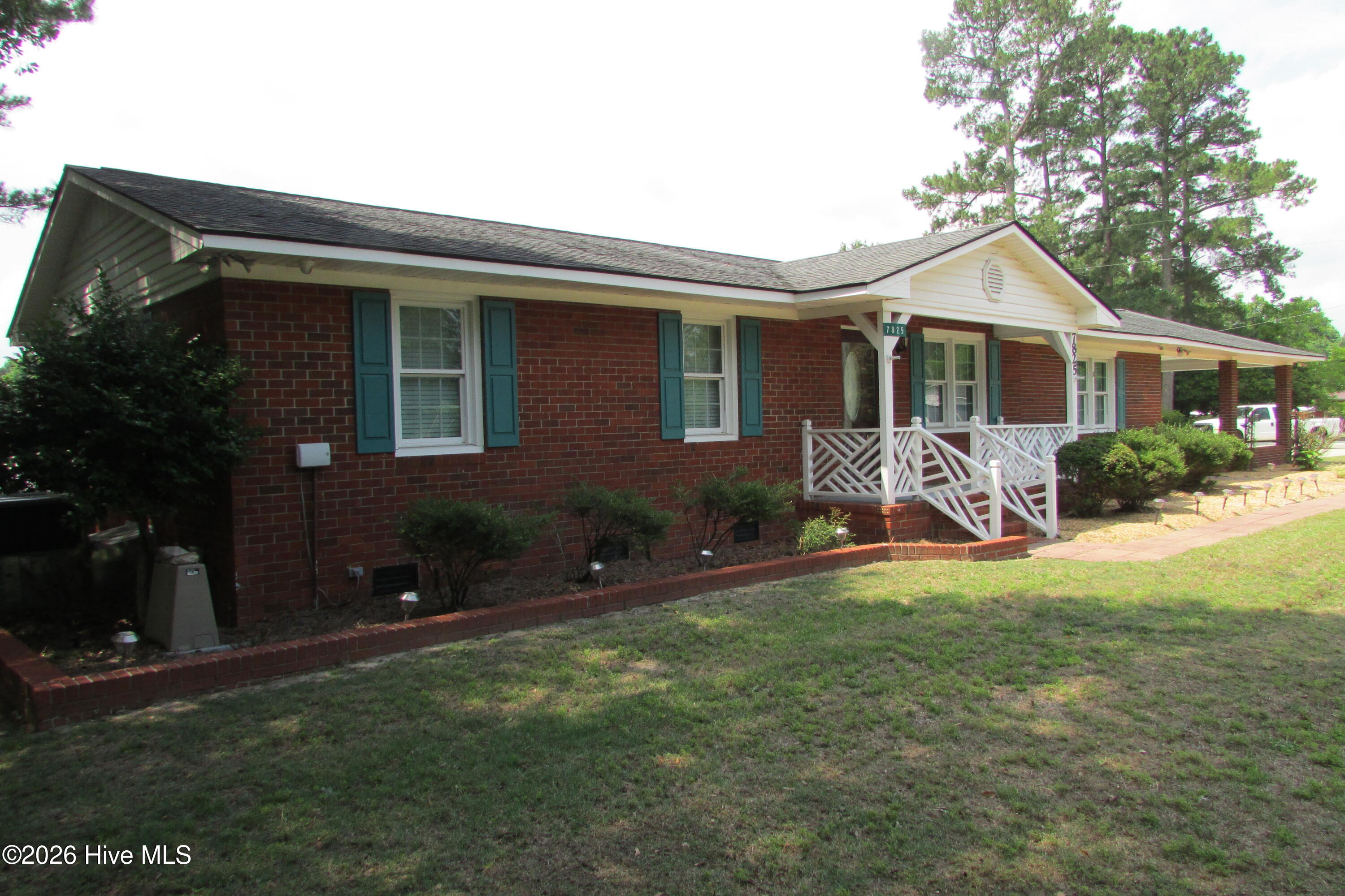 7825 Snow Hill Drive Property Photo 1