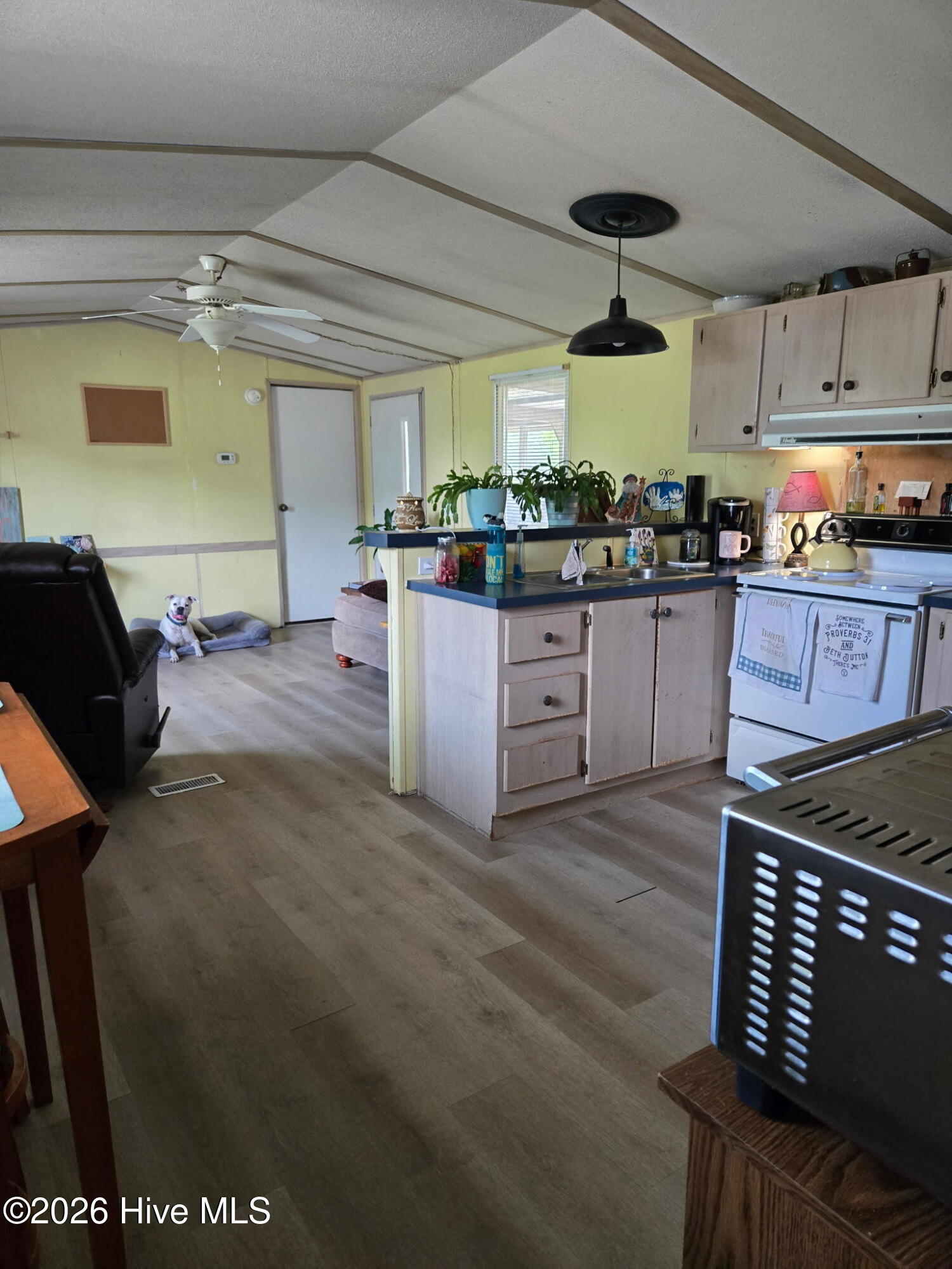 1133 S Parker Road Property Photo 8