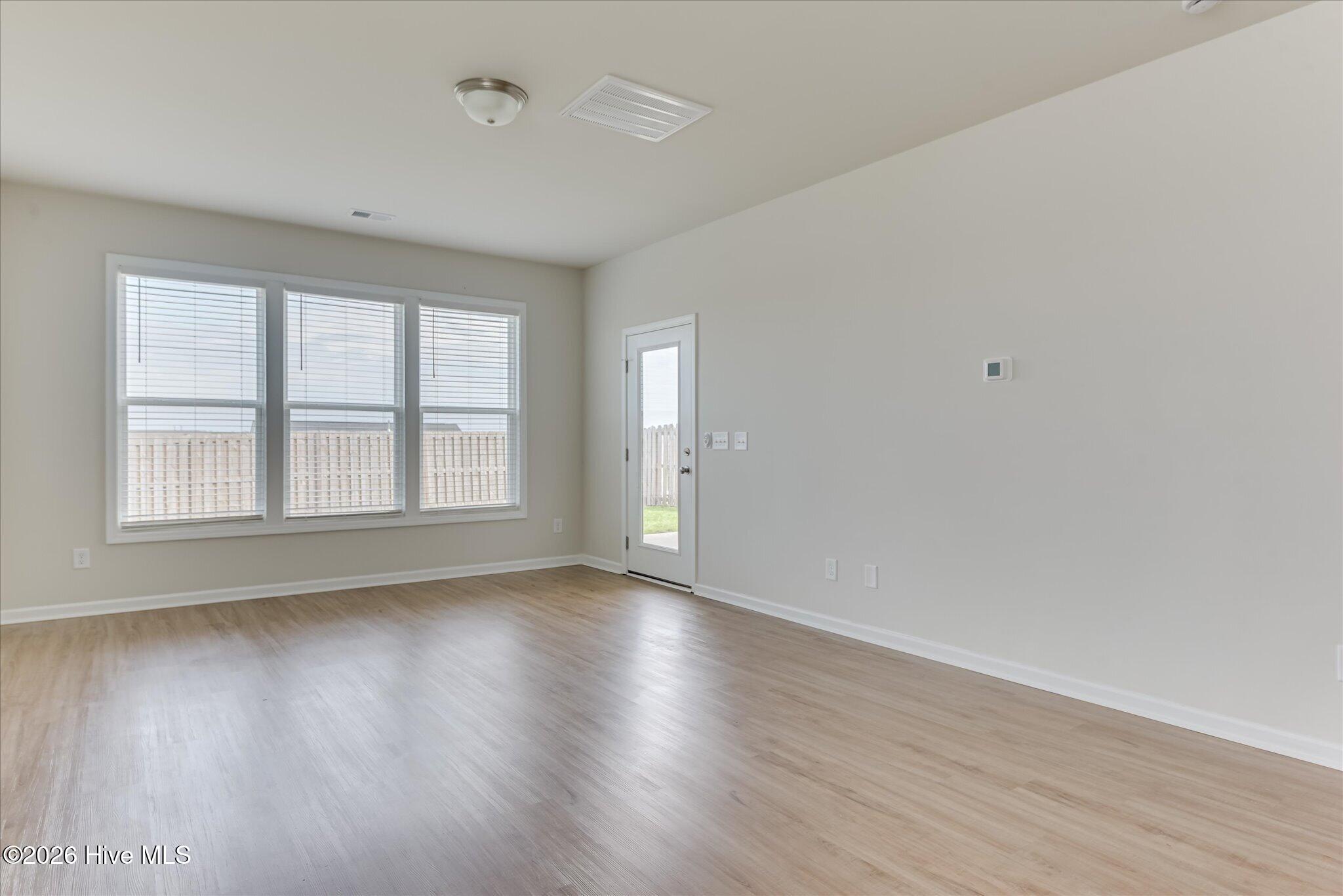 827 Justify Loop Property Photo 3