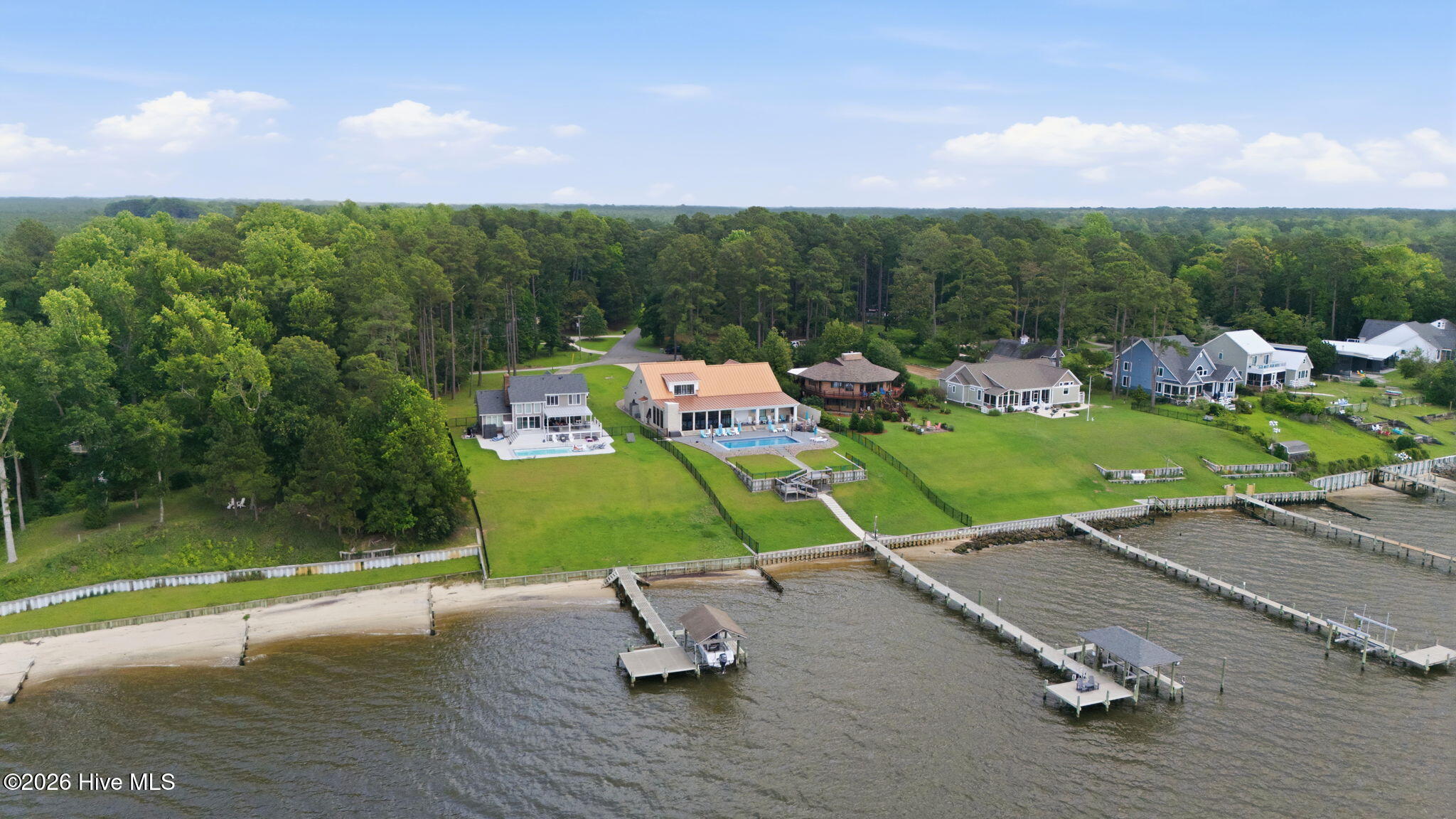 685 Raymond Road Property Photo 1