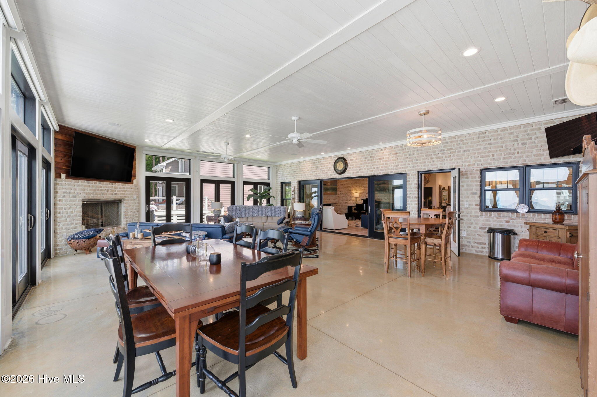 685 Raymond Road Property Photo 11