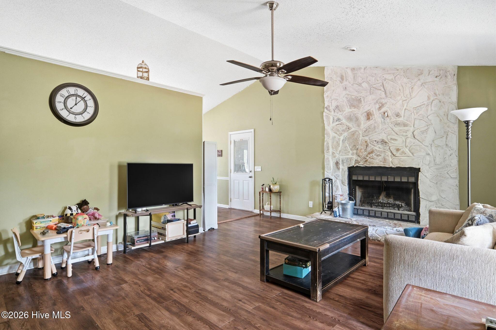 102 Pinesage Drive Property Photo 3