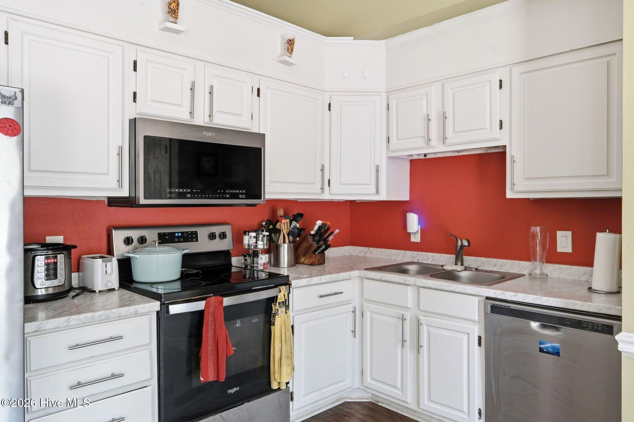 102 Pinesage Drive Property Photo 8