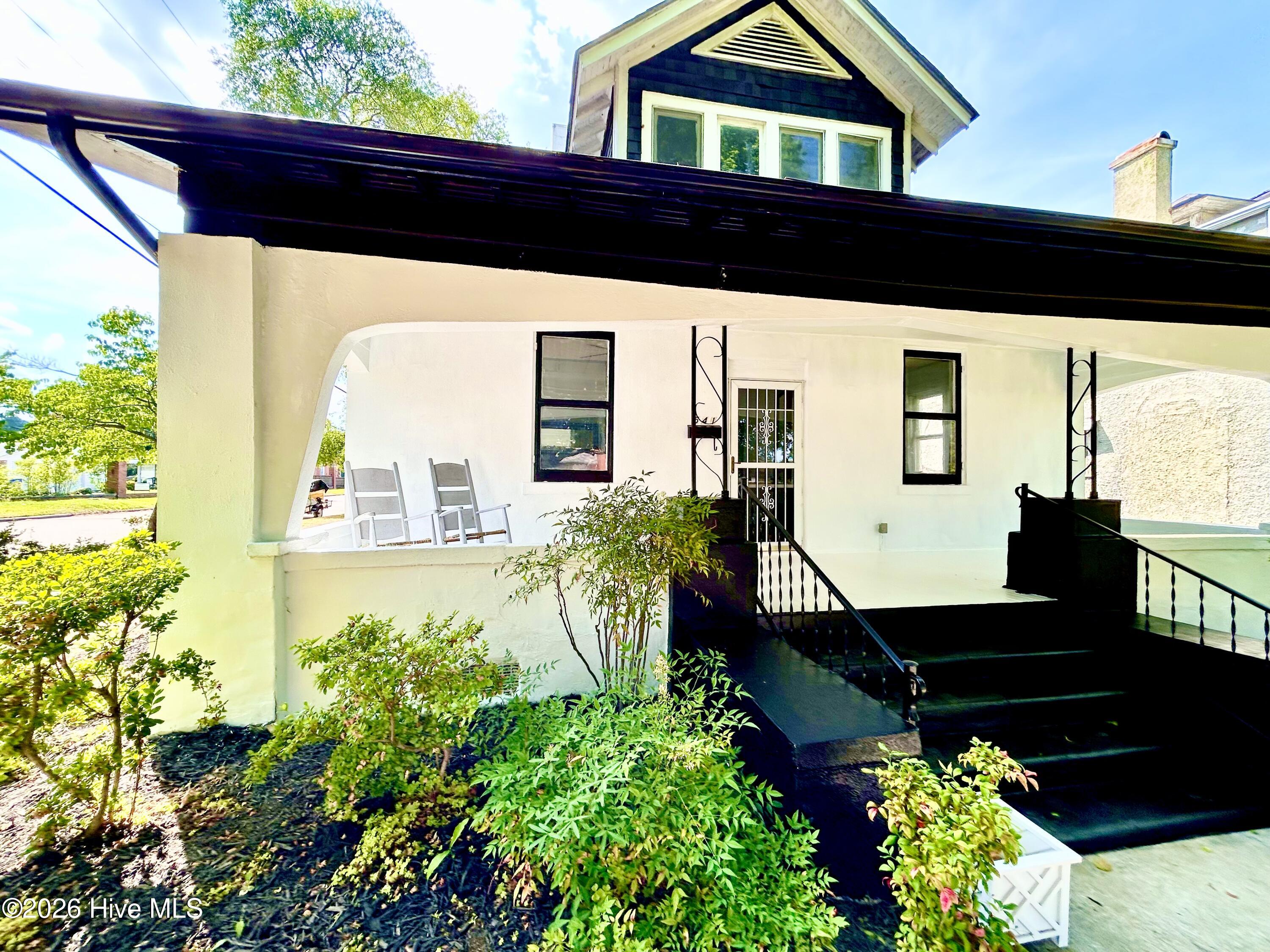 541 Roanoke Avenue Property Photo 3