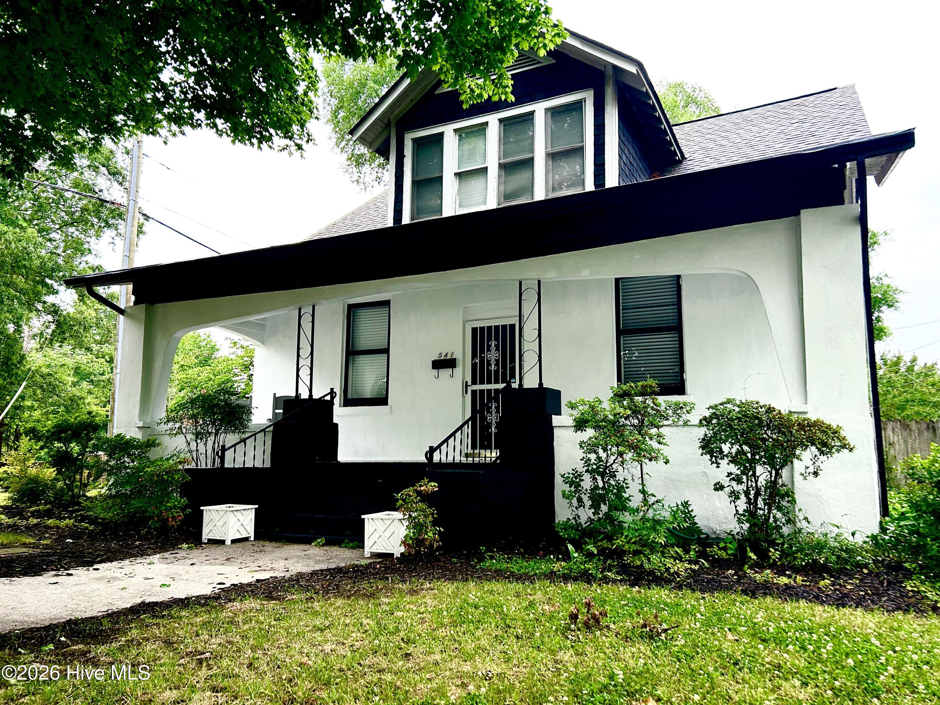 541 Roanoke Avenue Property Photo 4