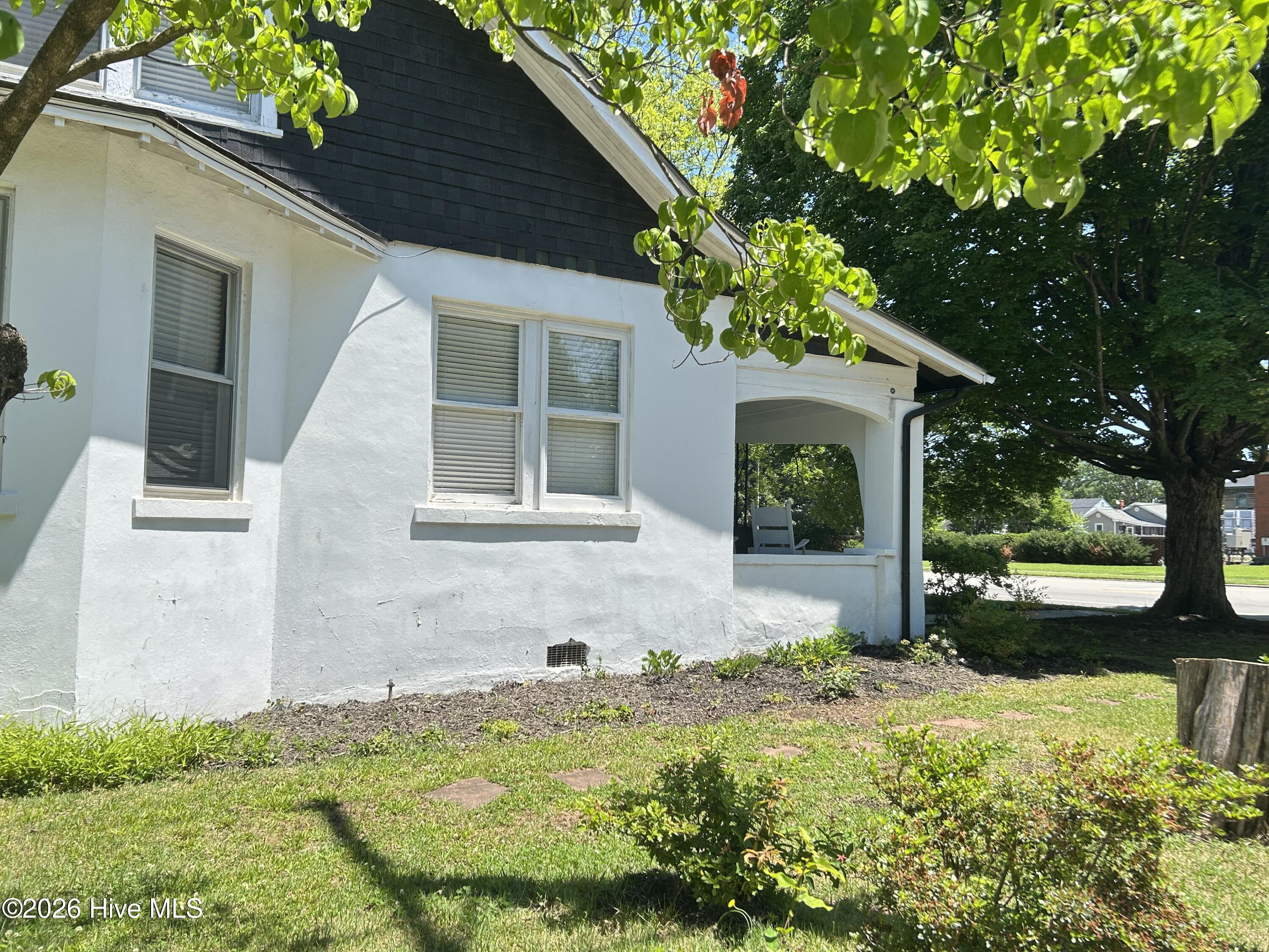 541 Roanoke Avenue Property Photo 5