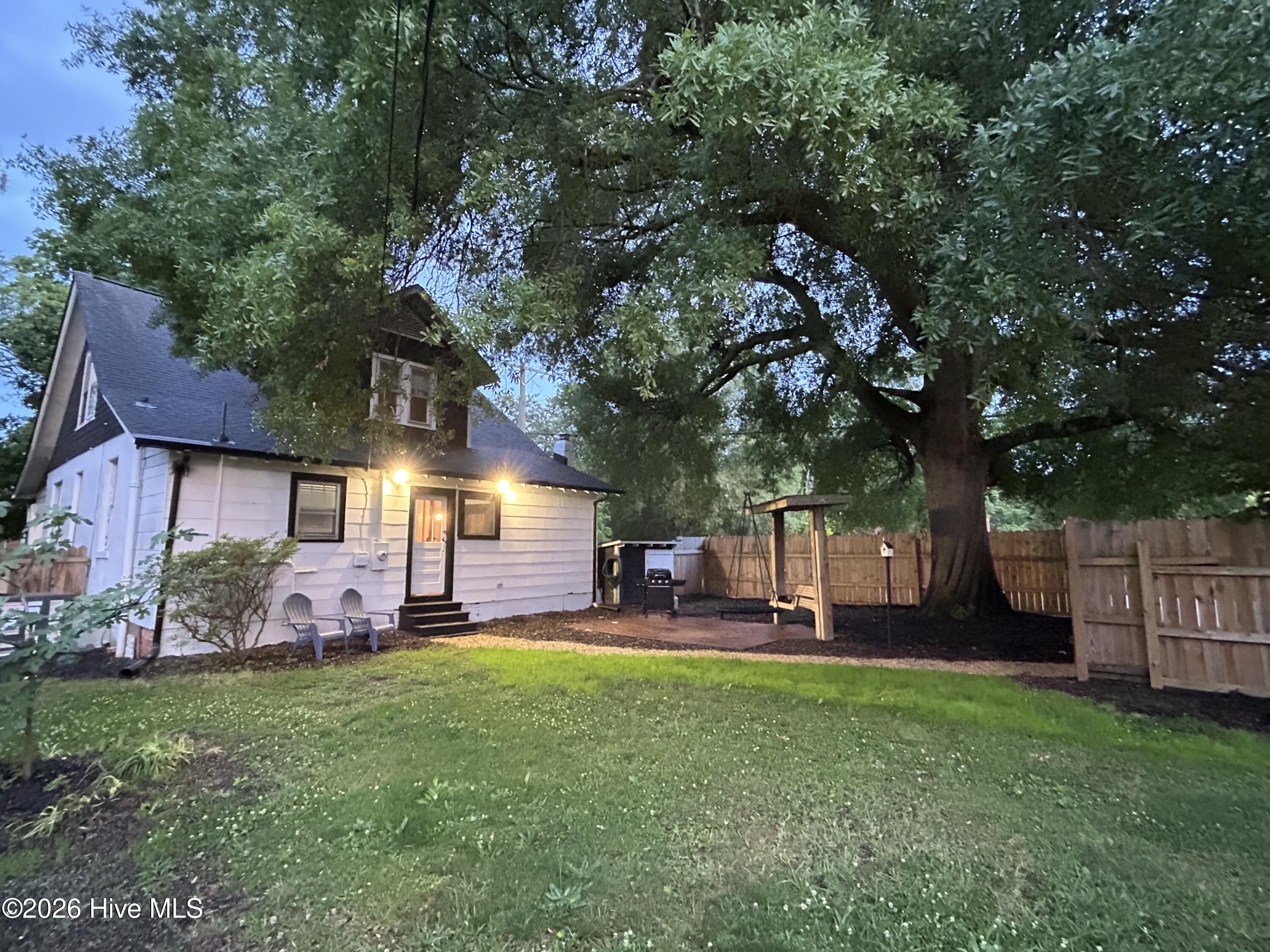 541 Roanoke Avenue Property Photo 6