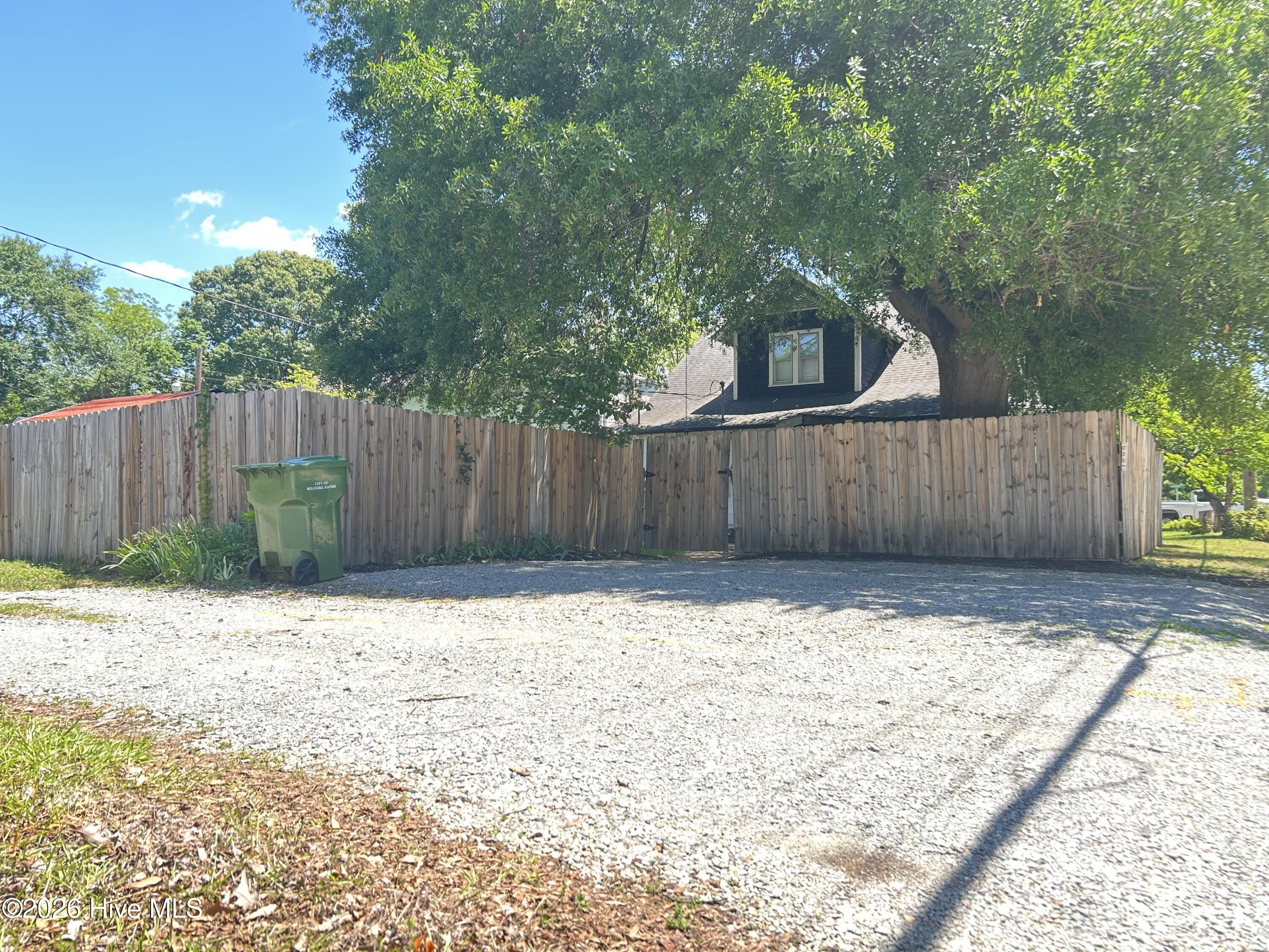 541 Roanoke Avenue Property Photo 12