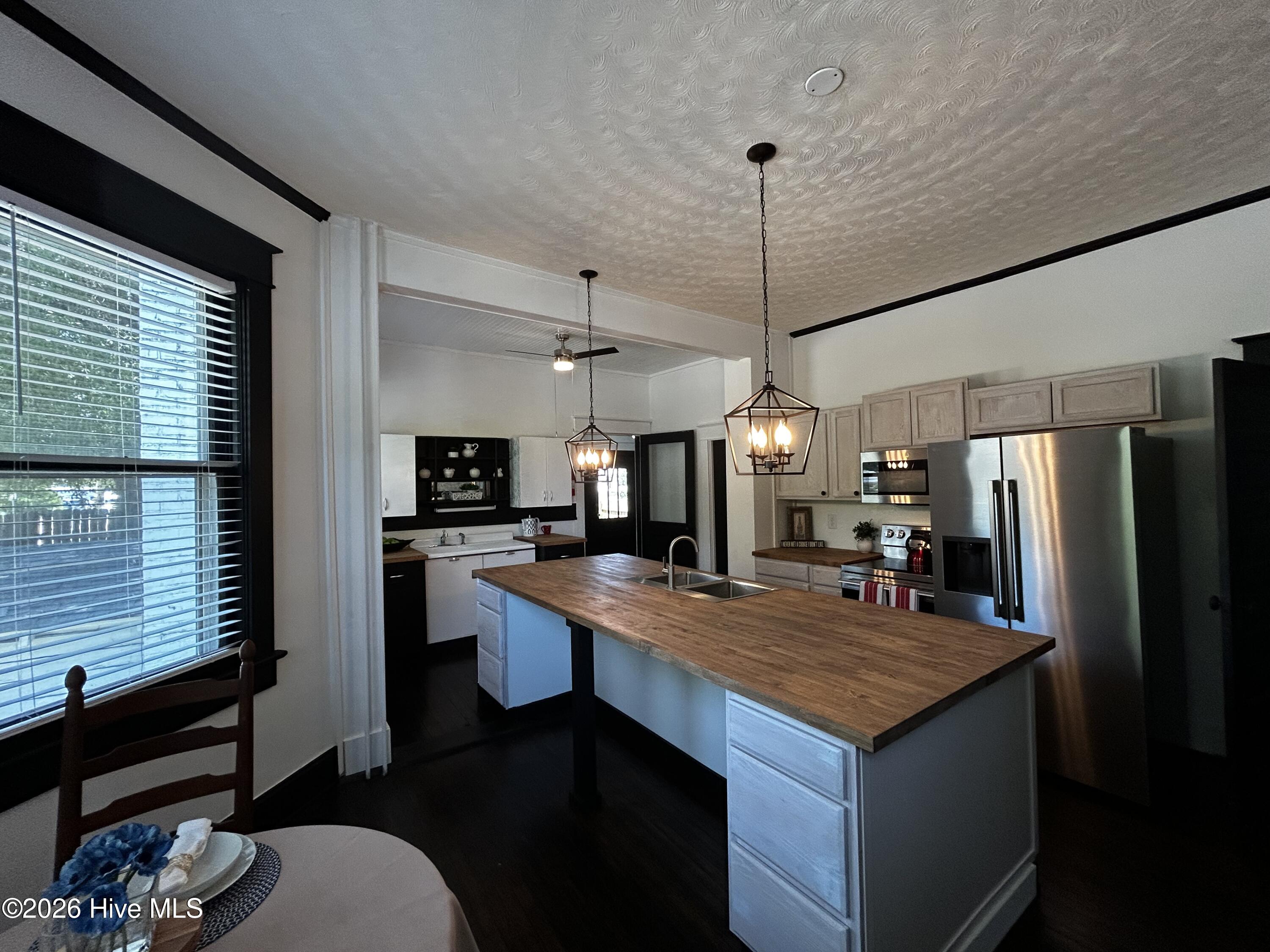 541 Roanoke Avenue Property Photo 16