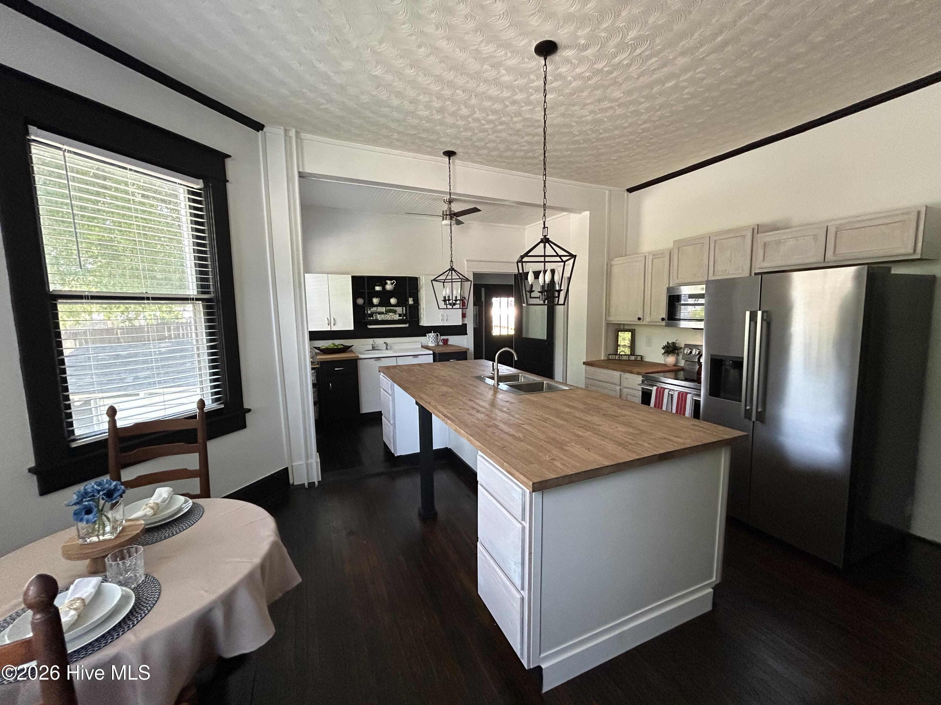 541 Roanoke Avenue Property Photo 18