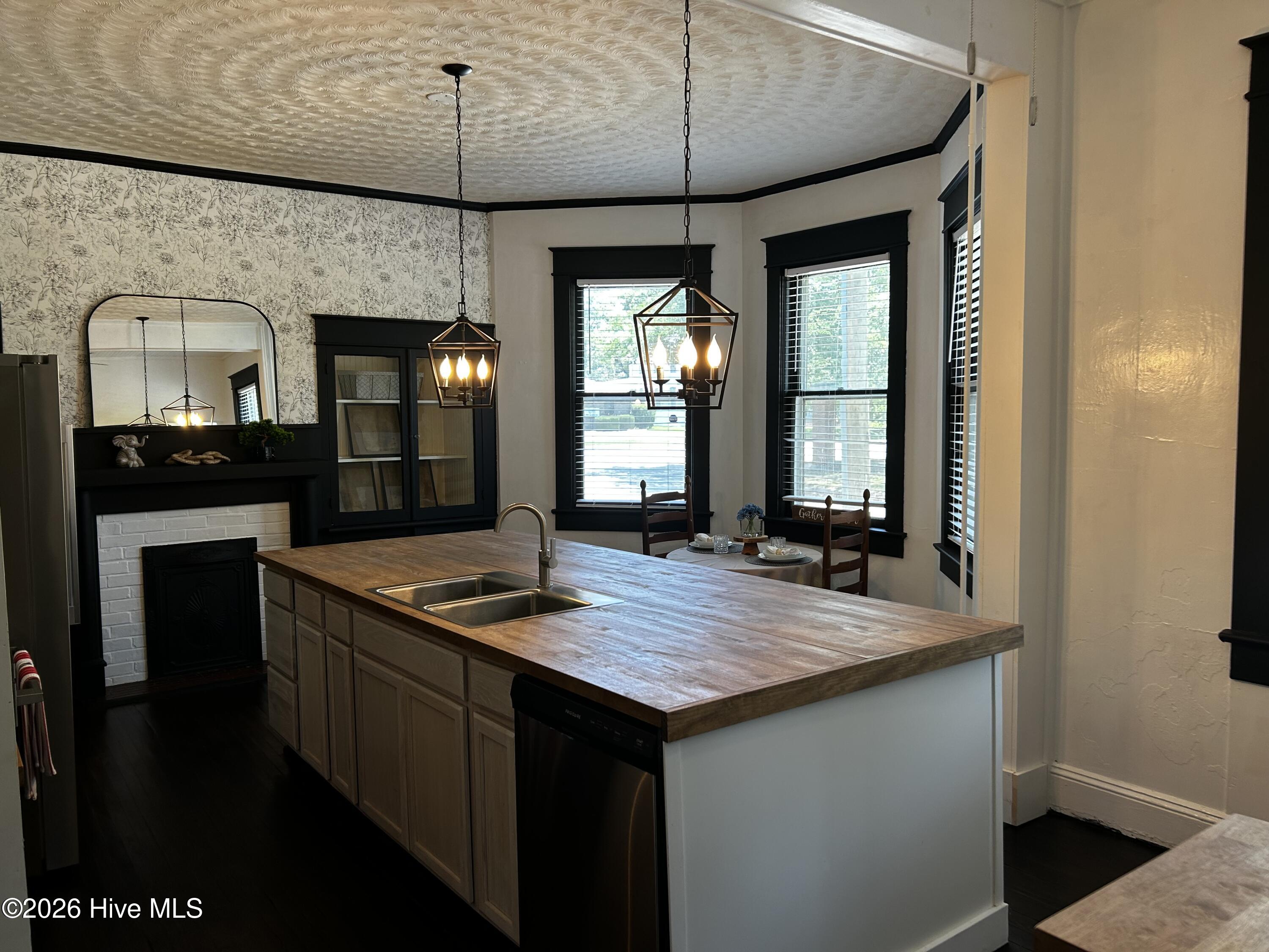 541 Roanoke Avenue Property Photo 19