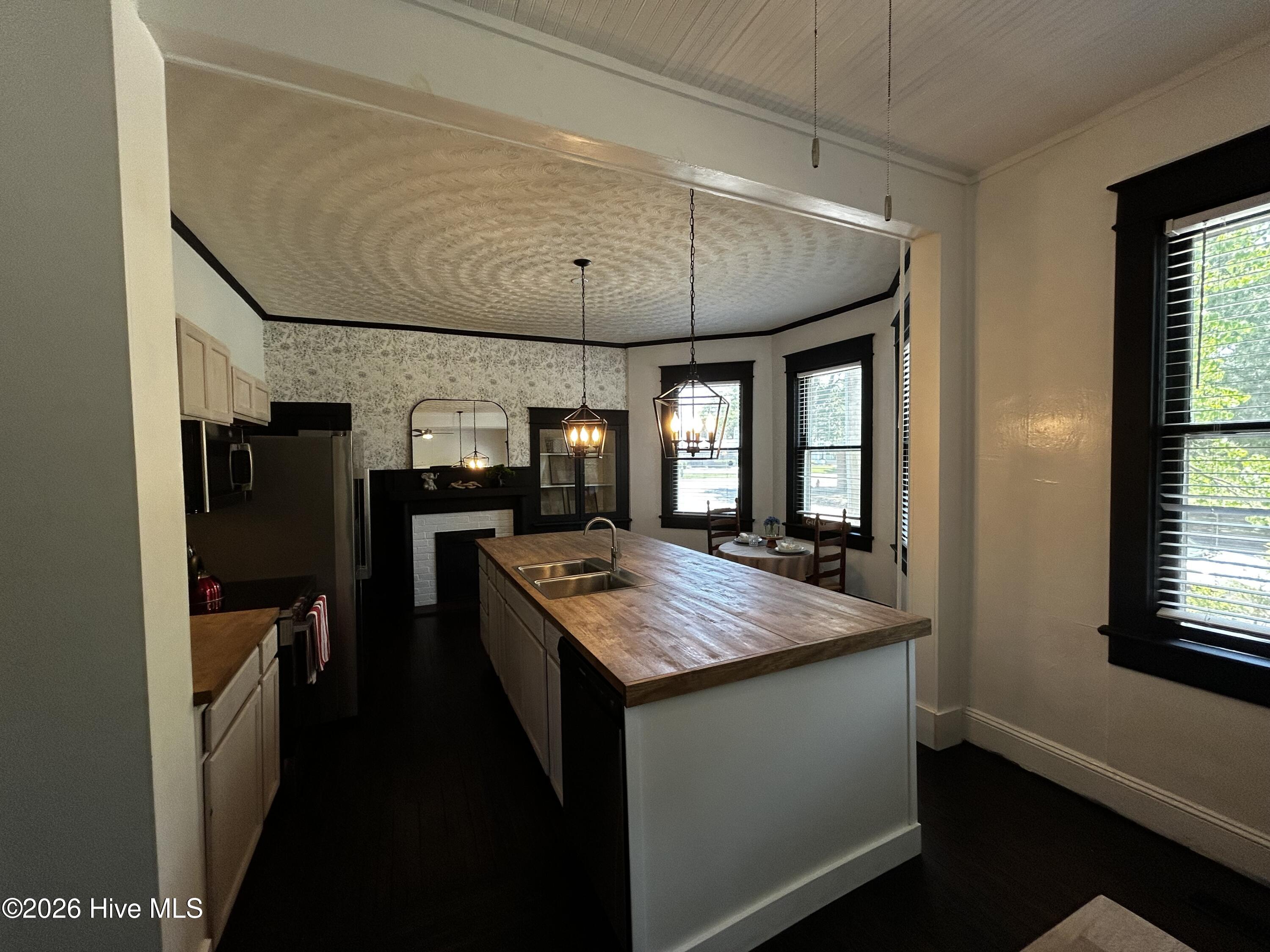 541 Roanoke Avenue Property Photo 20