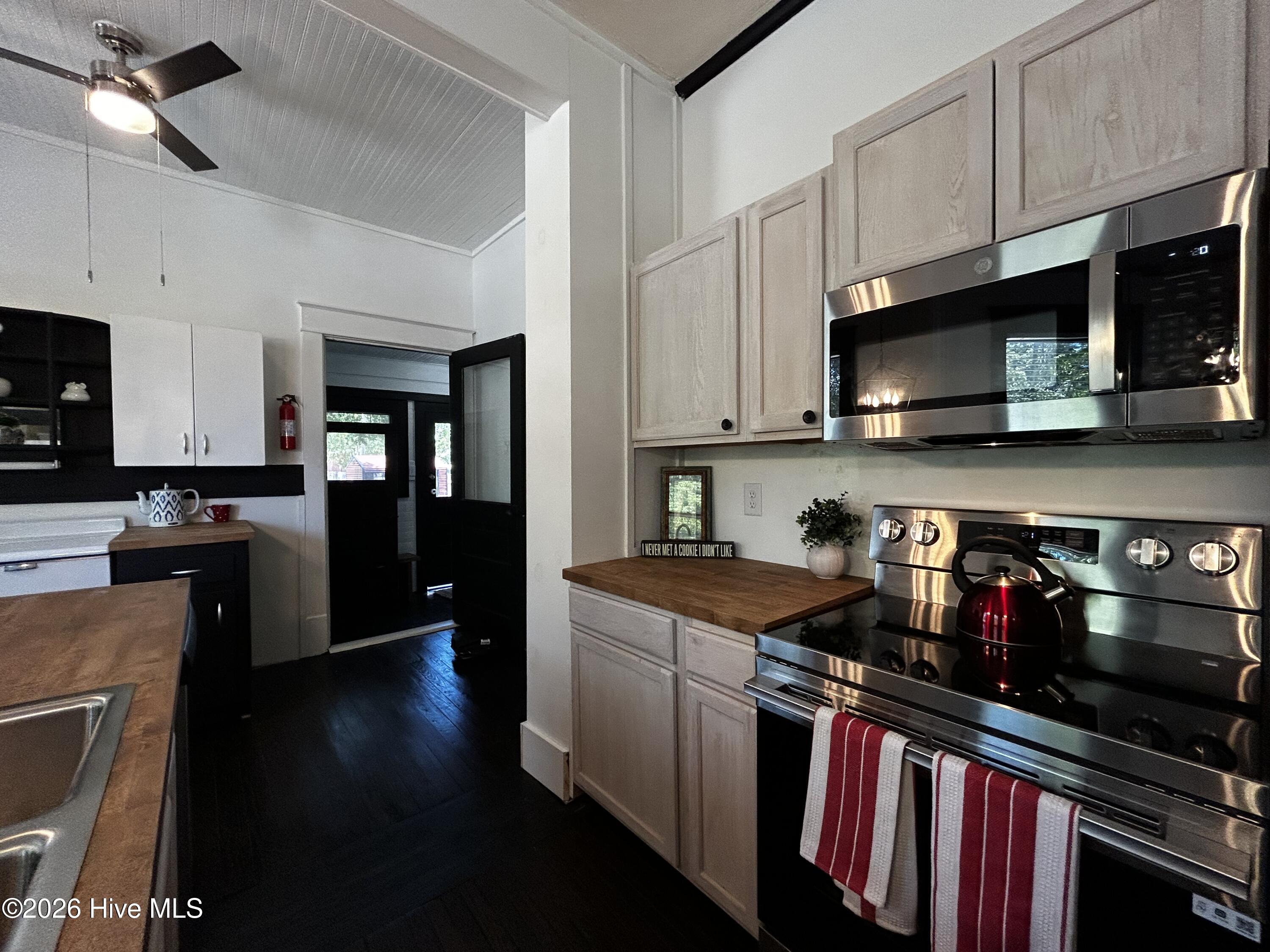 541 Roanoke Avenue Property Photo 22
