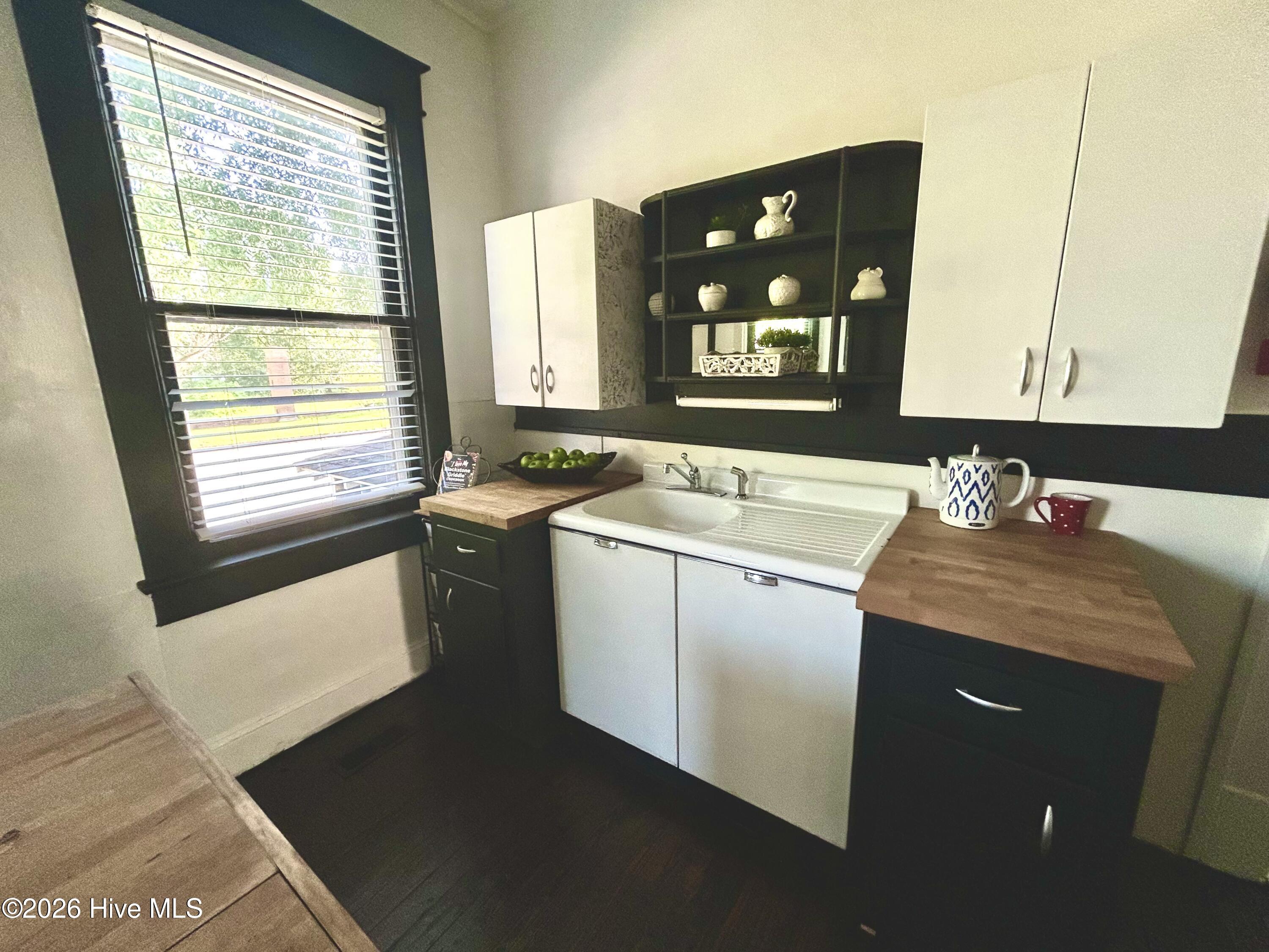 541 Roanoke Avenue Property Photo 23
