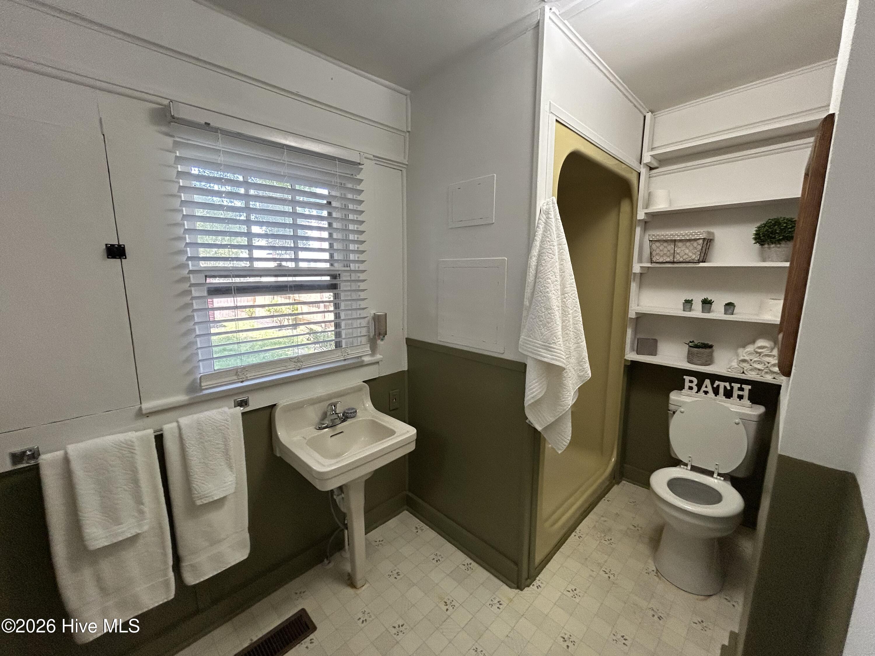 541 Roanoke Avenue Property Photo 27