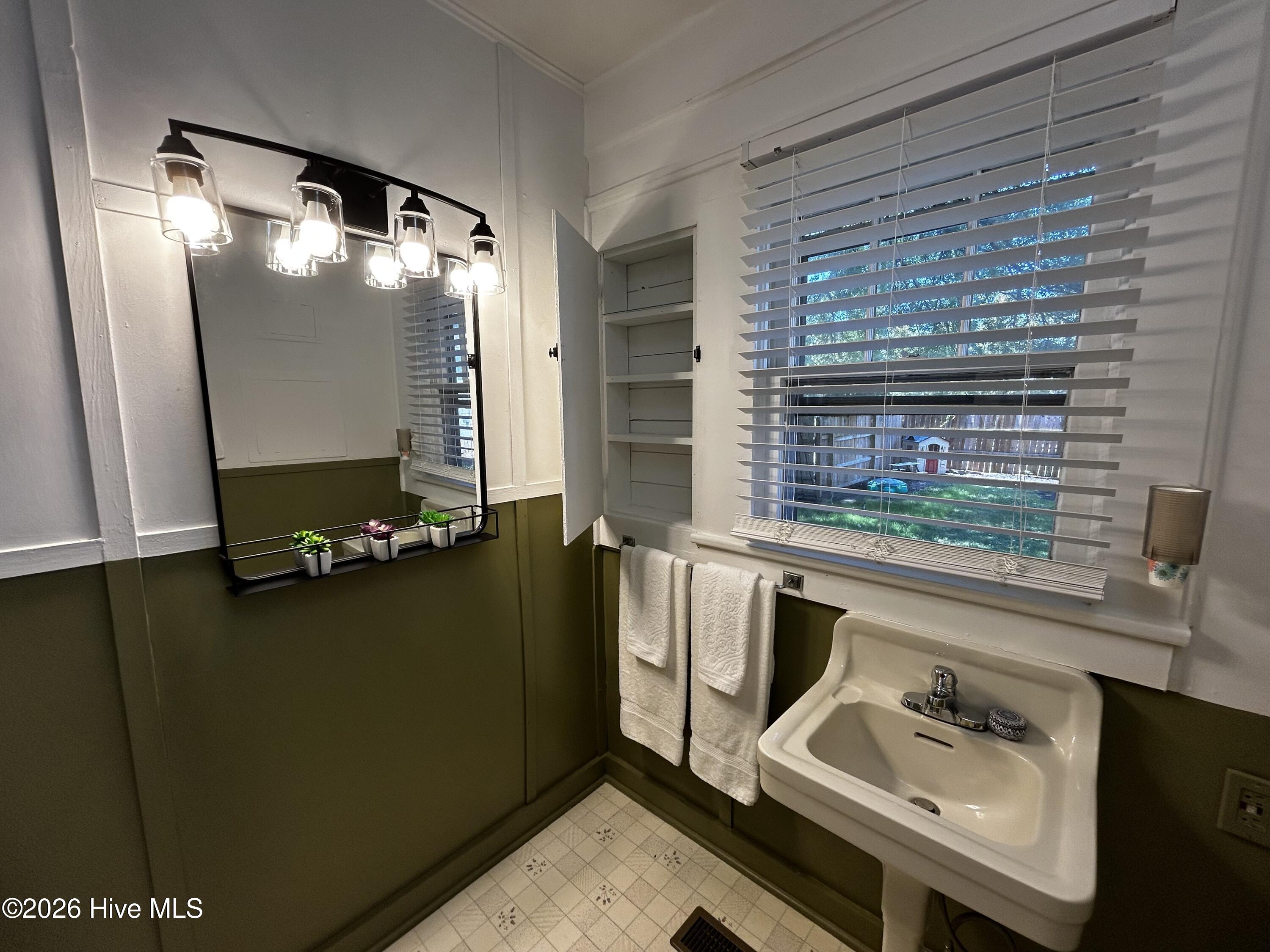 541 Roanoke Avenue Property Photo 28