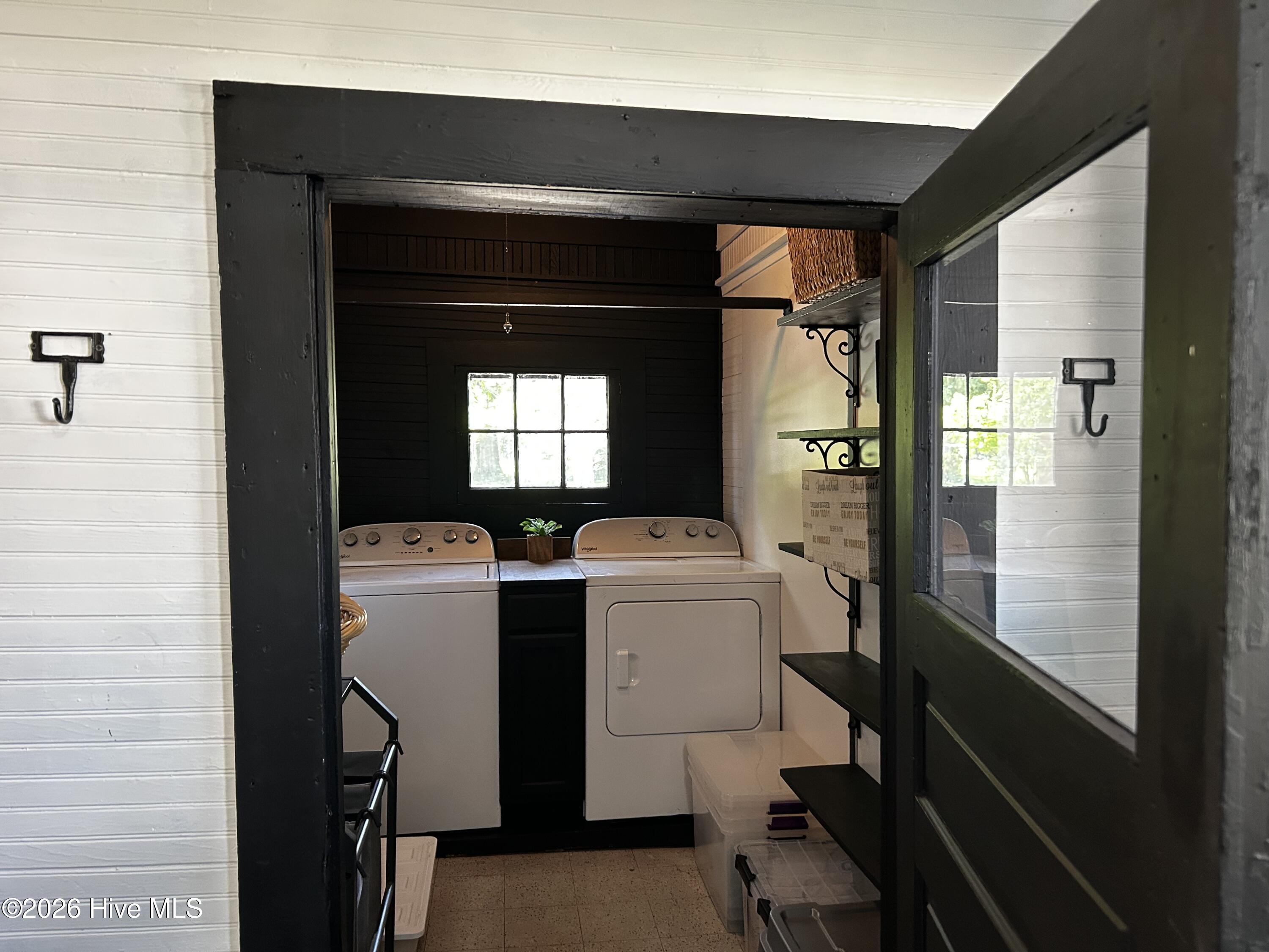 541 Roanoke Avenue Property Photo 32
