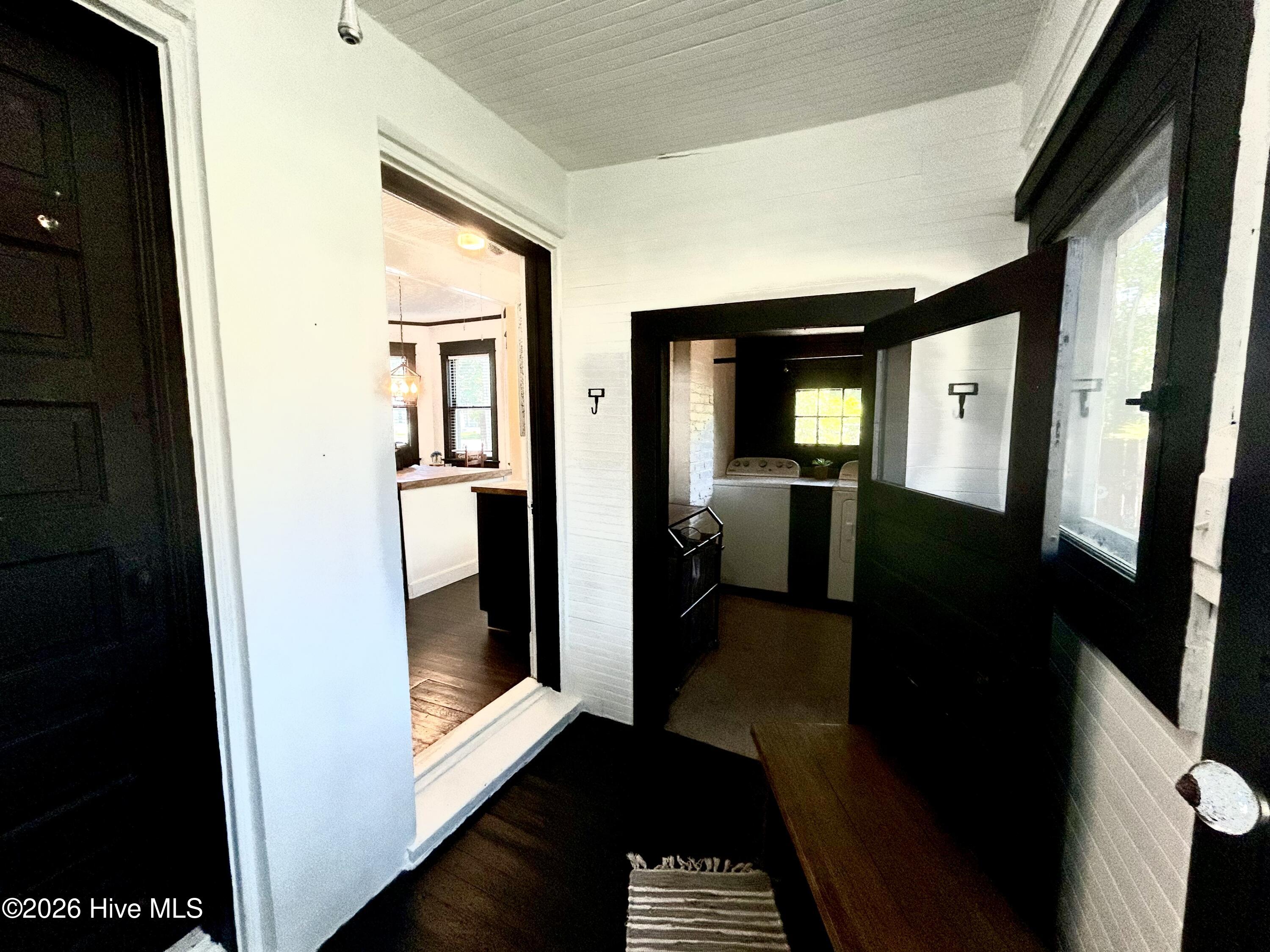 541 Roanoke Avenue Property Photo 33