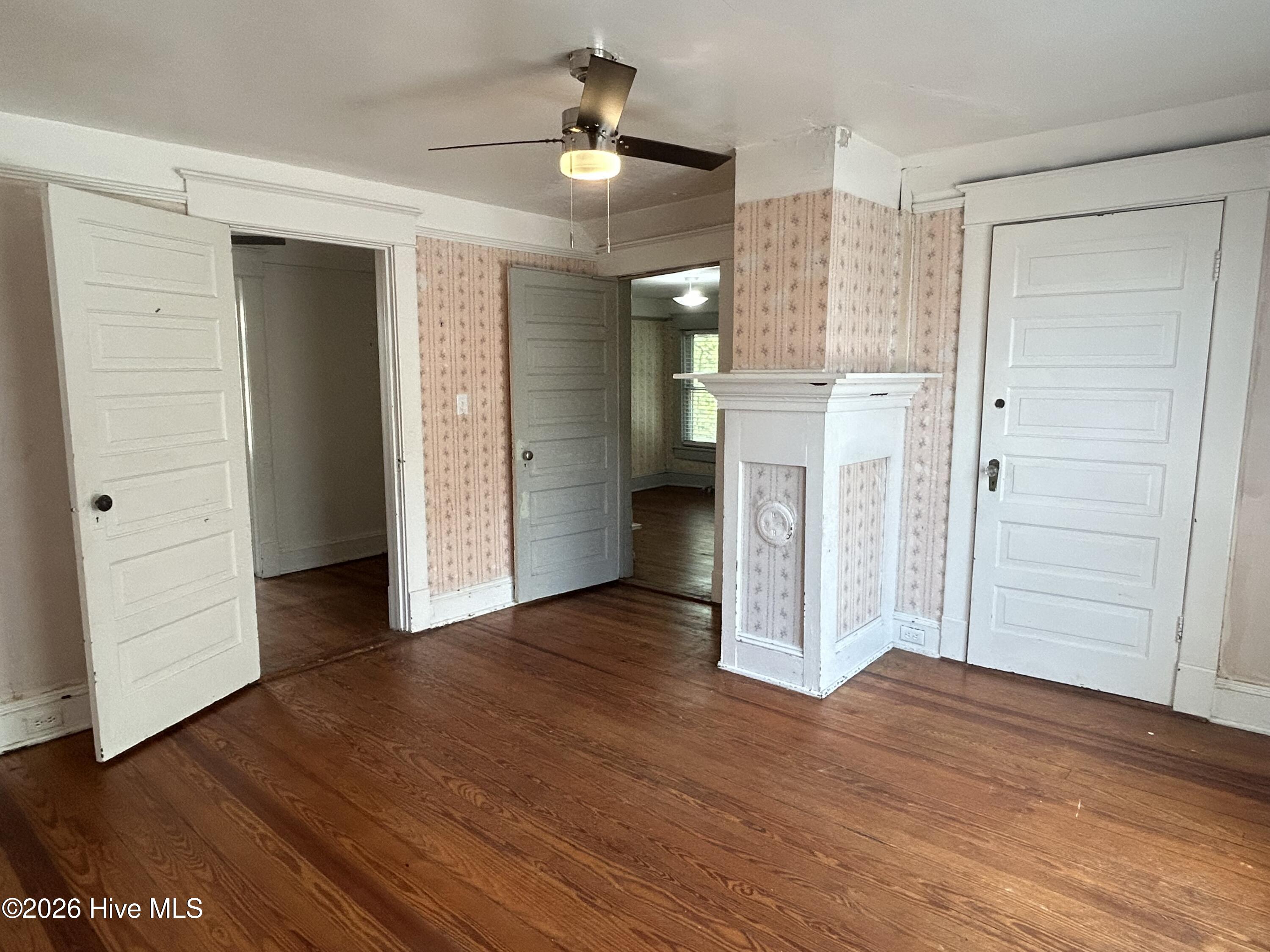541 Roanoke Avenue Property Photo 43