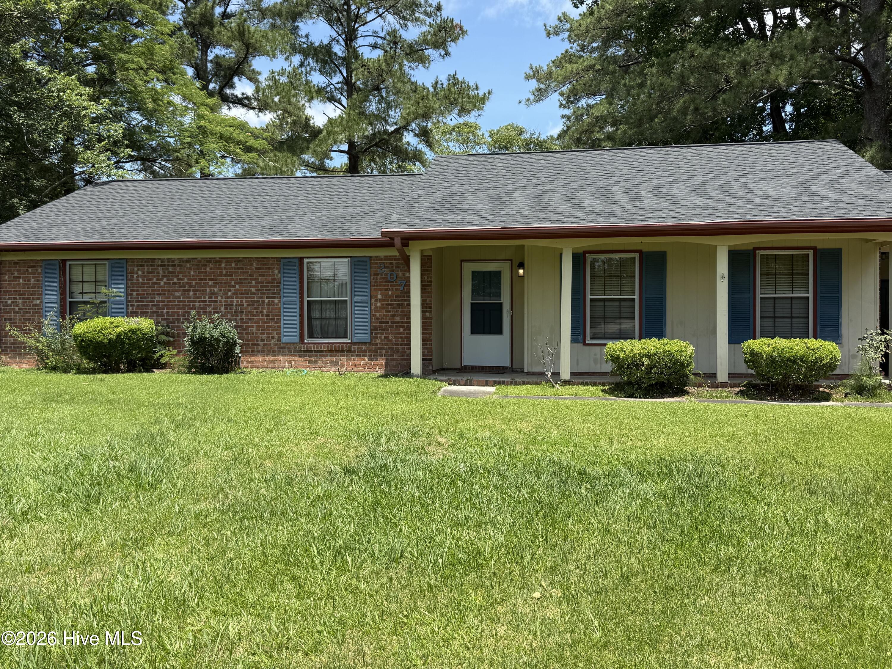 207 E Willowood Lane Property Photo 1