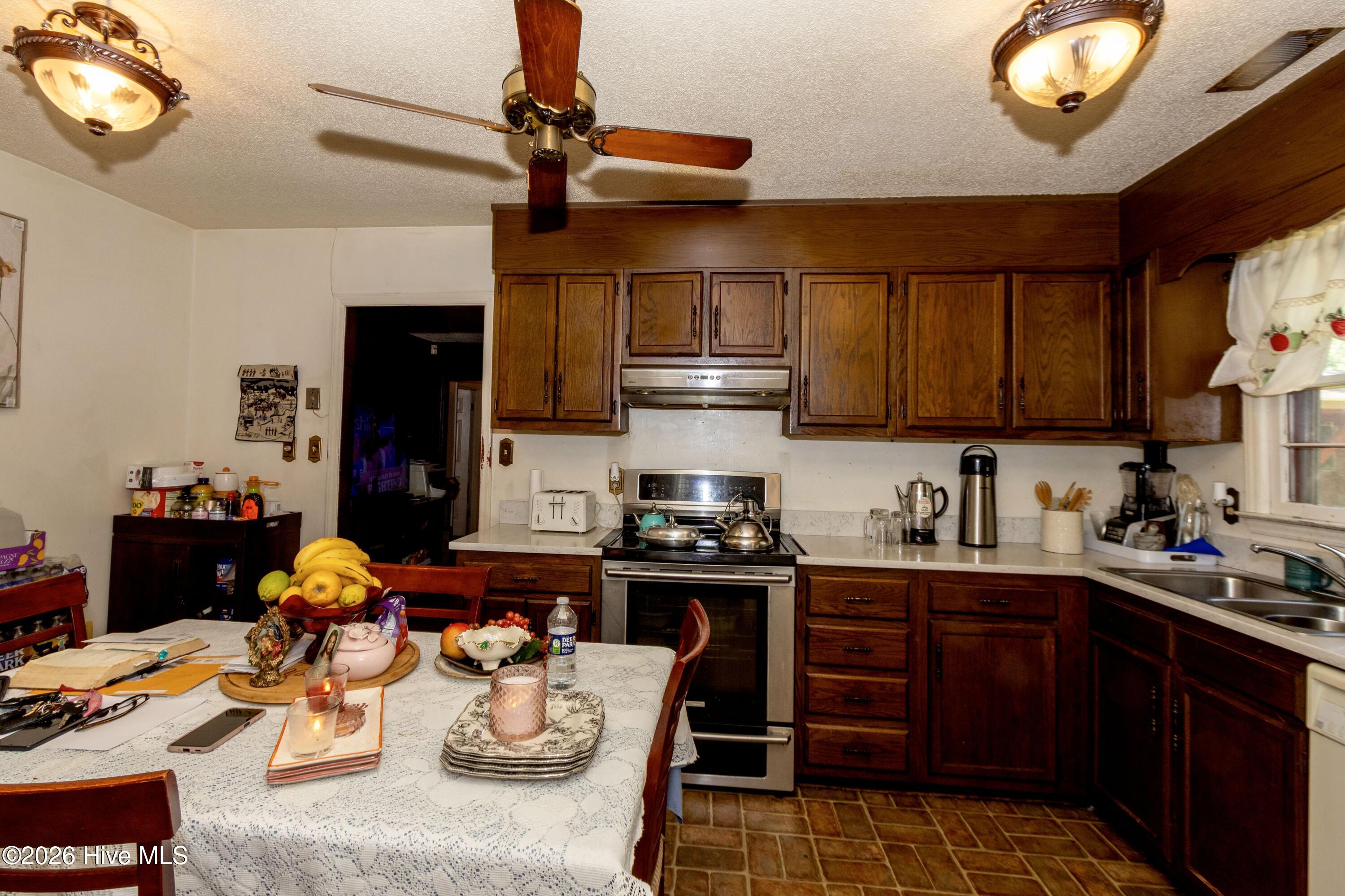 207 E Willowood Lane Property Photo 4