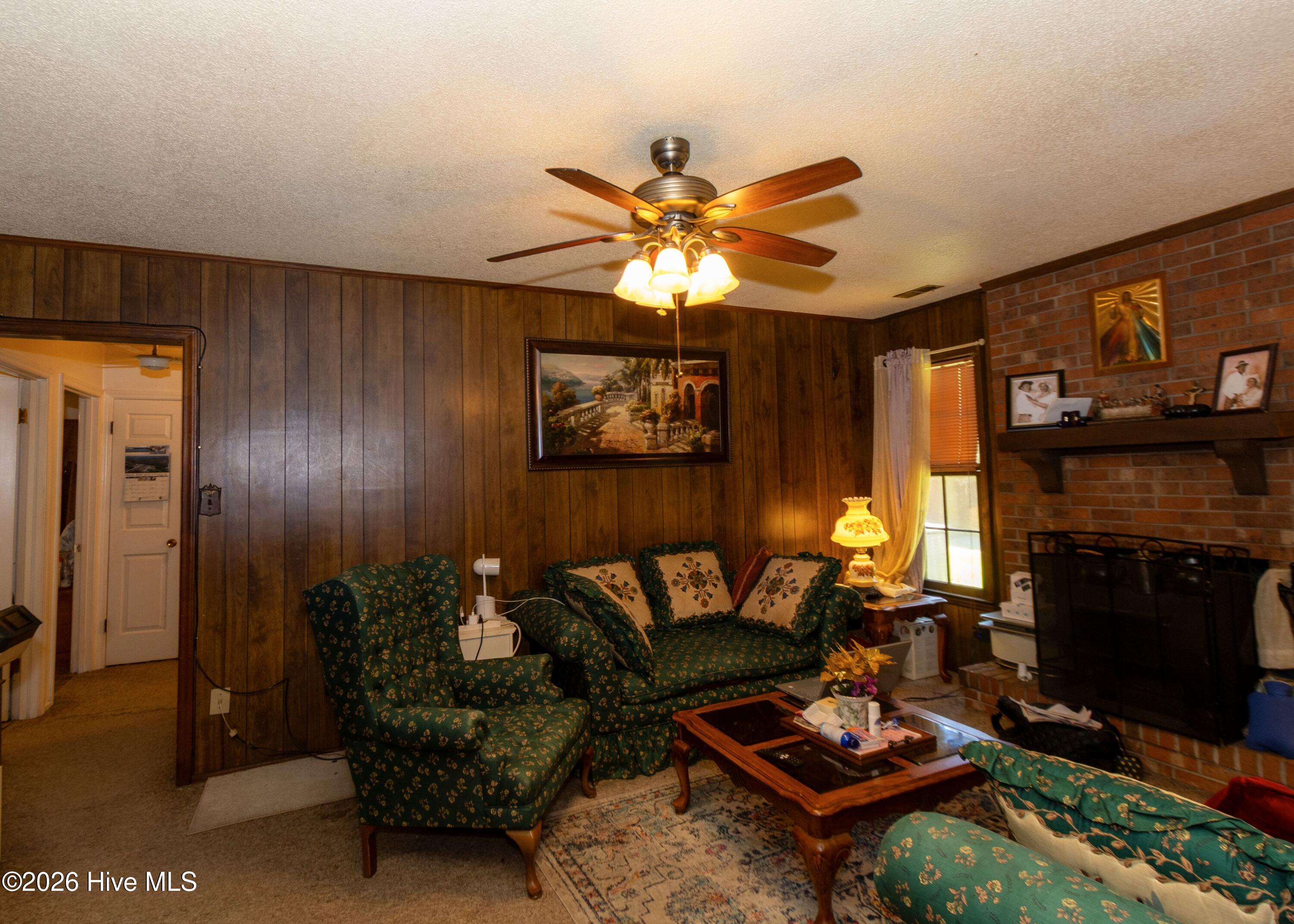 207 E Willowood Lane Property Photo 5