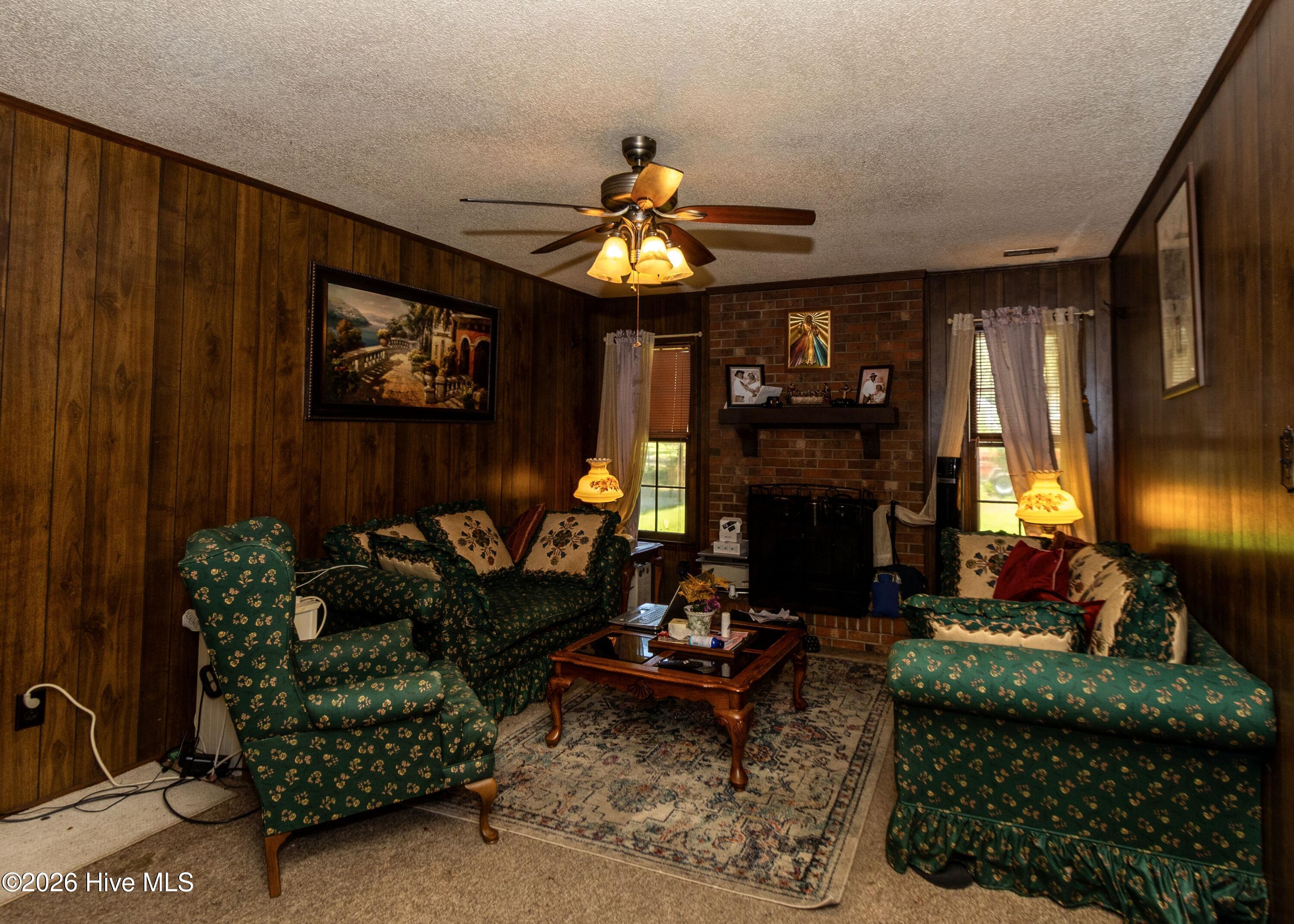 207 E Willowood Lane Property Photo 6