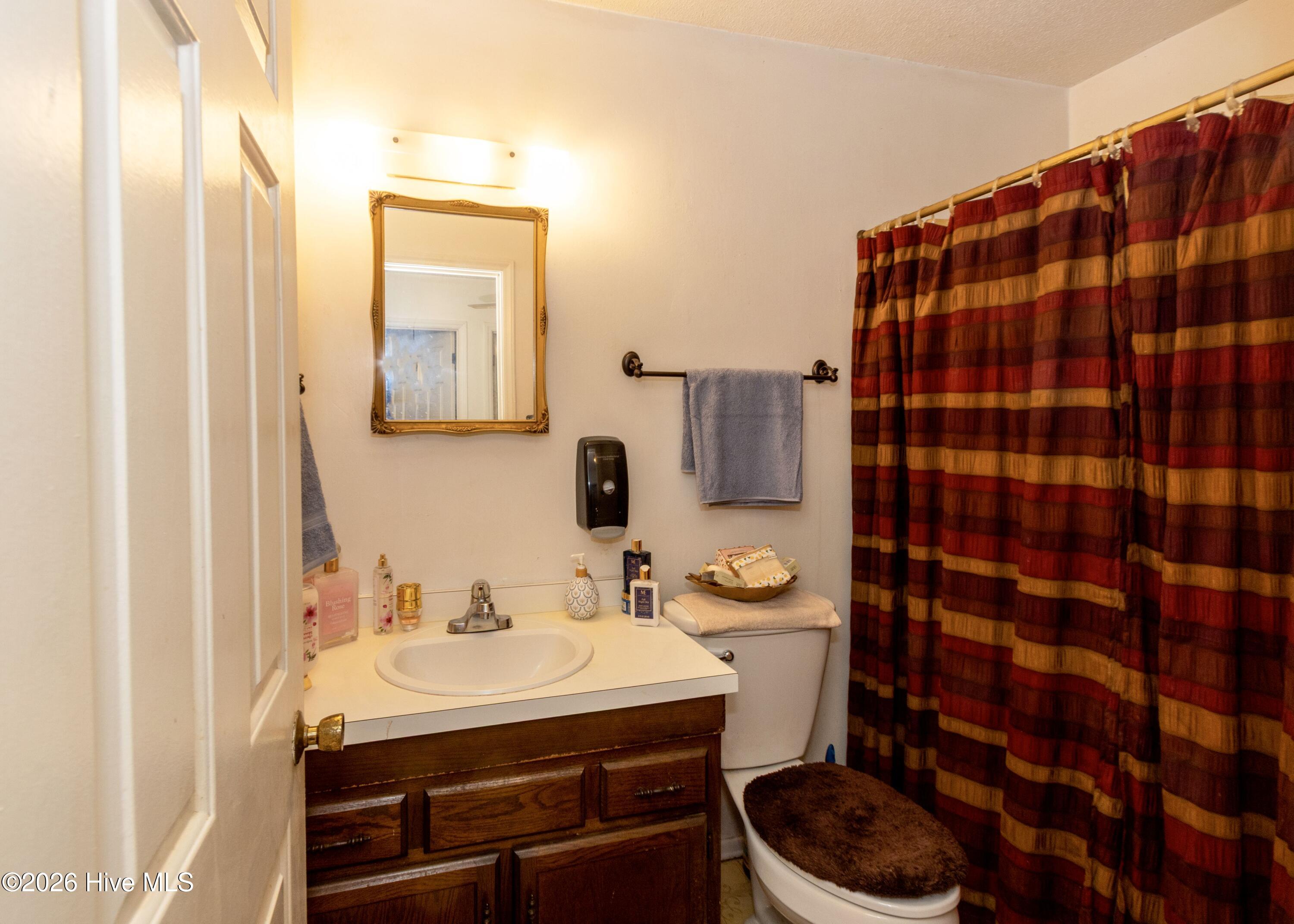 207 E Willowood Lane Property Photo 8