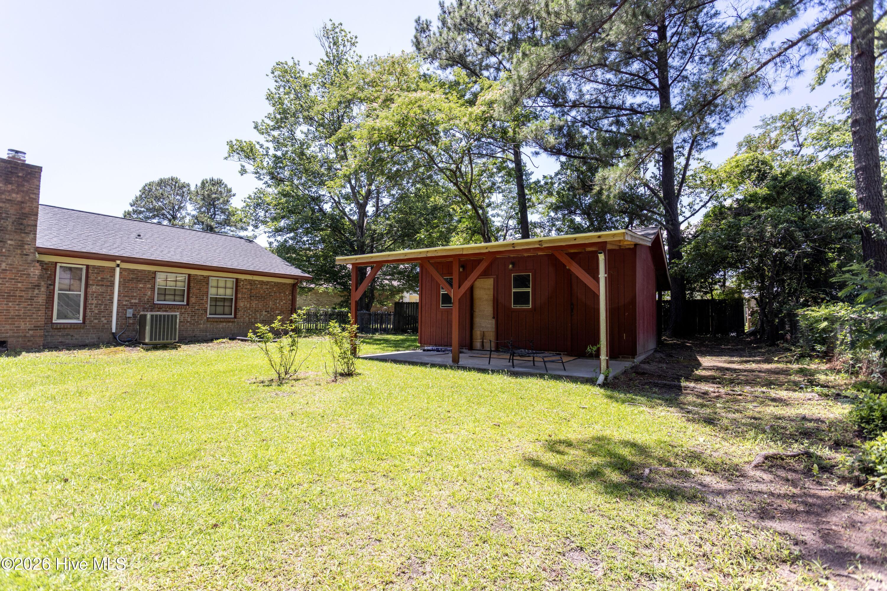 207 E Willowood Lane Property Photo 9