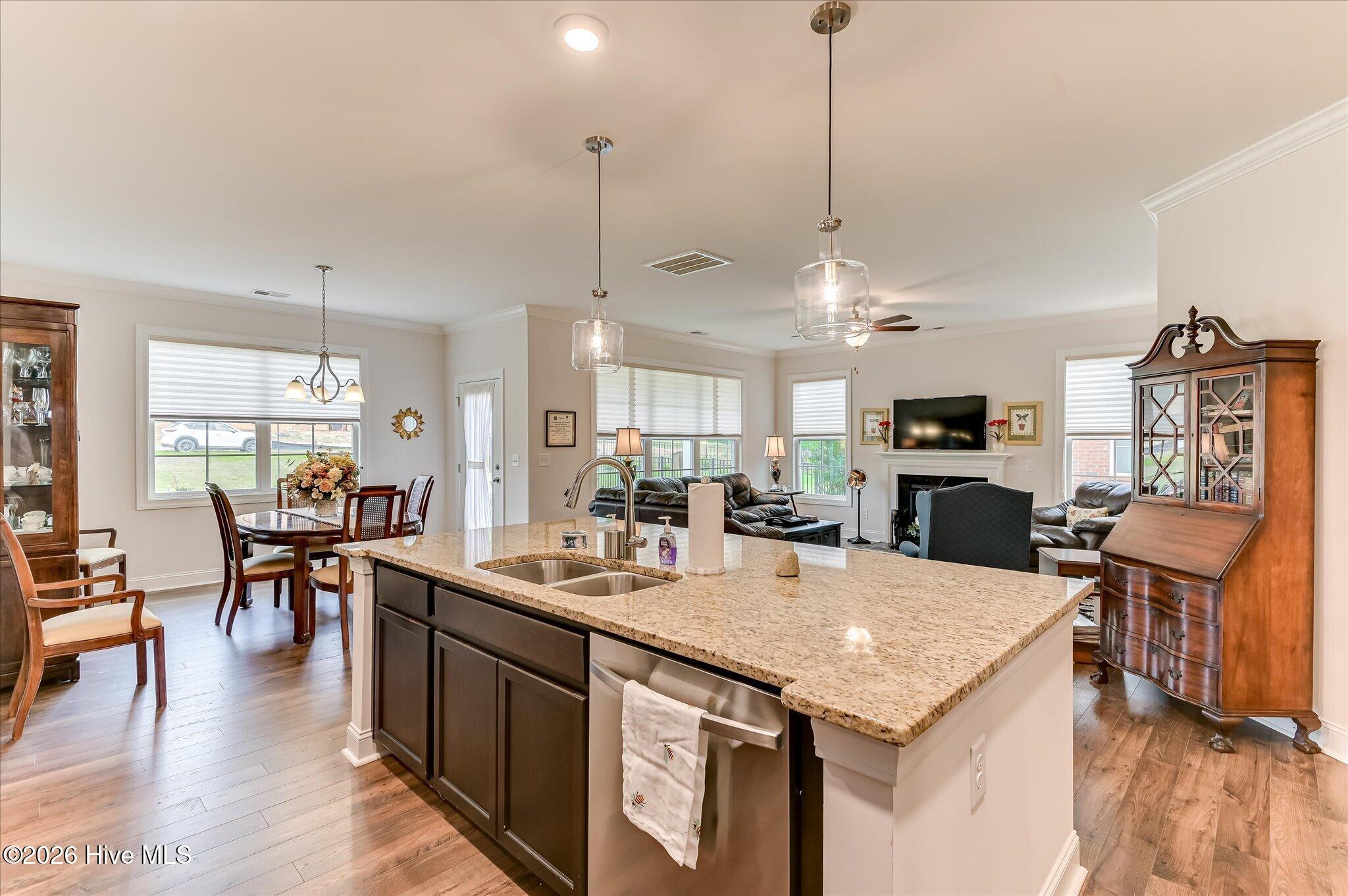 122 Fitzsimmons Drive Property Photo 8