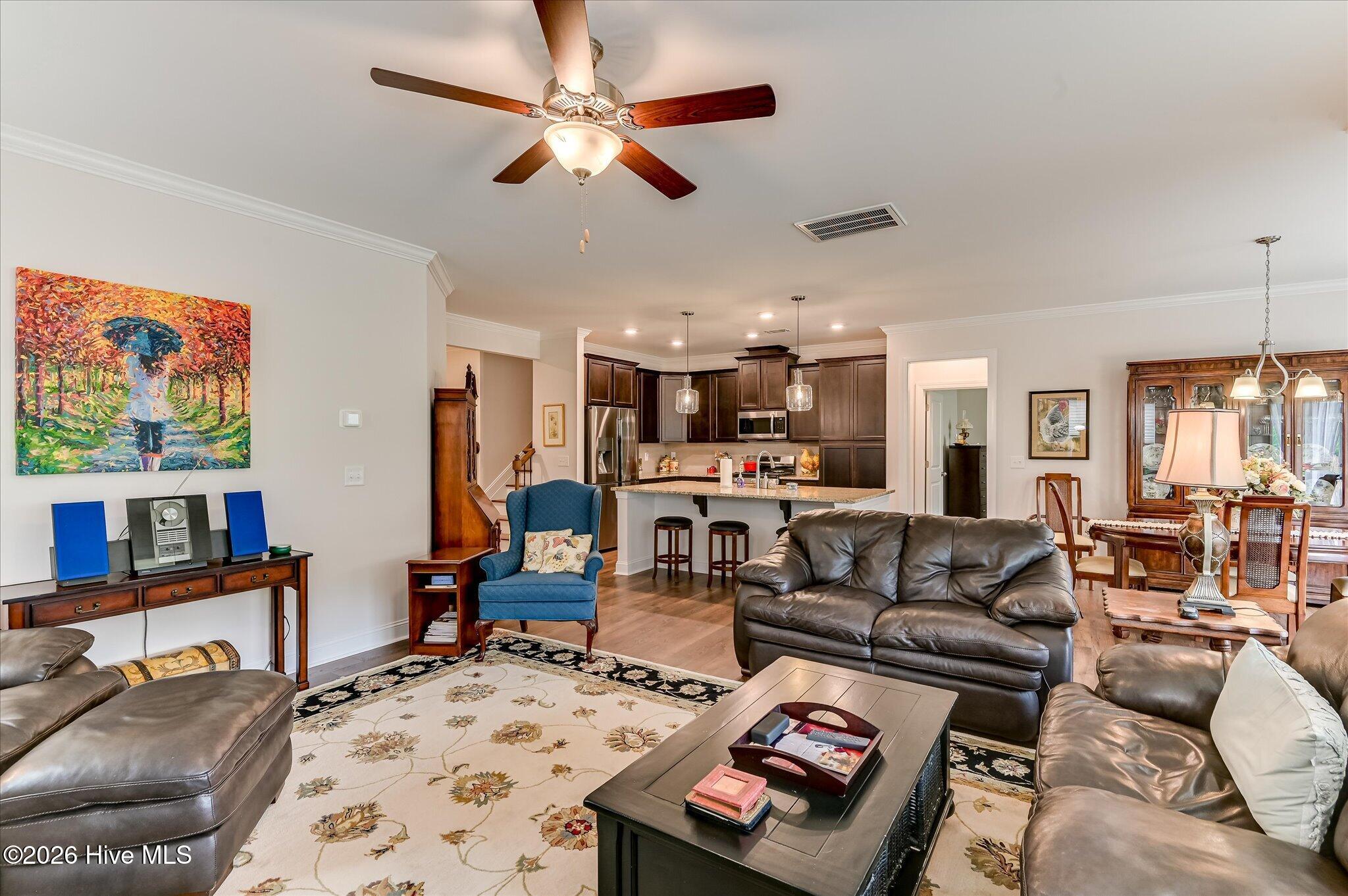 122 Fitzsimmons Drive Property Photo 14