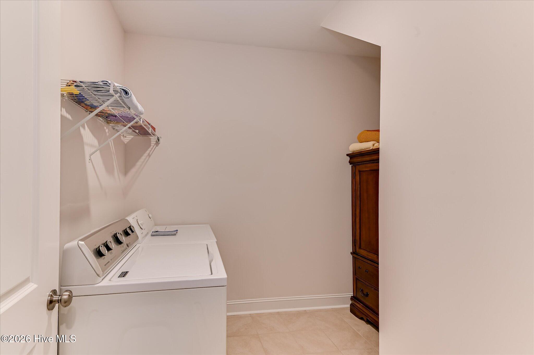 122 Fitzsimmons Drive Property Photo 23
