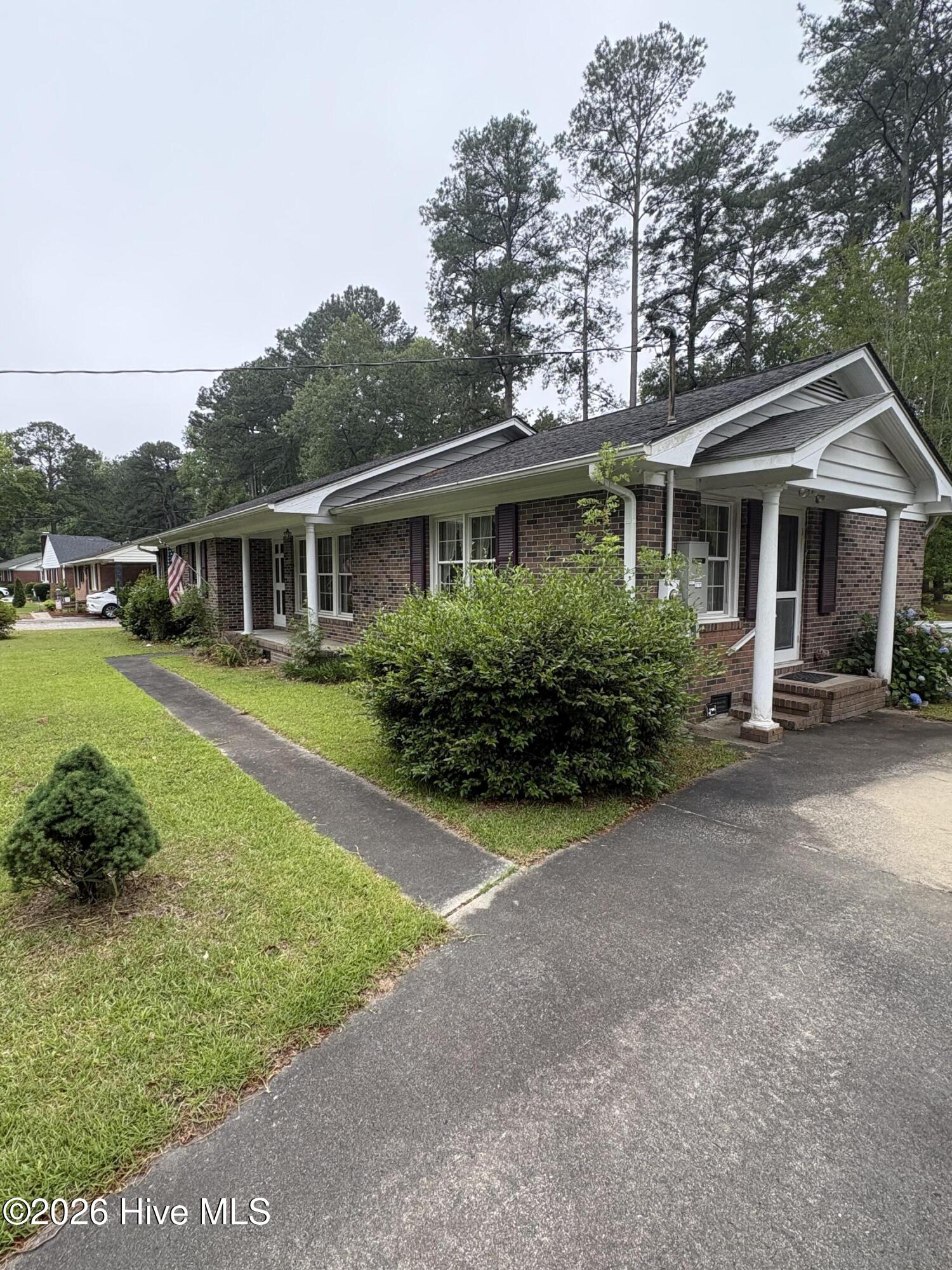 209 Oak Drive Property Photo 3