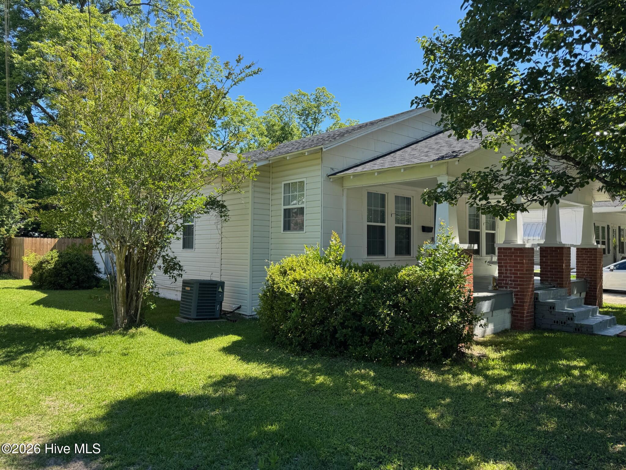 109 E Calhoun Street Property Photo 2