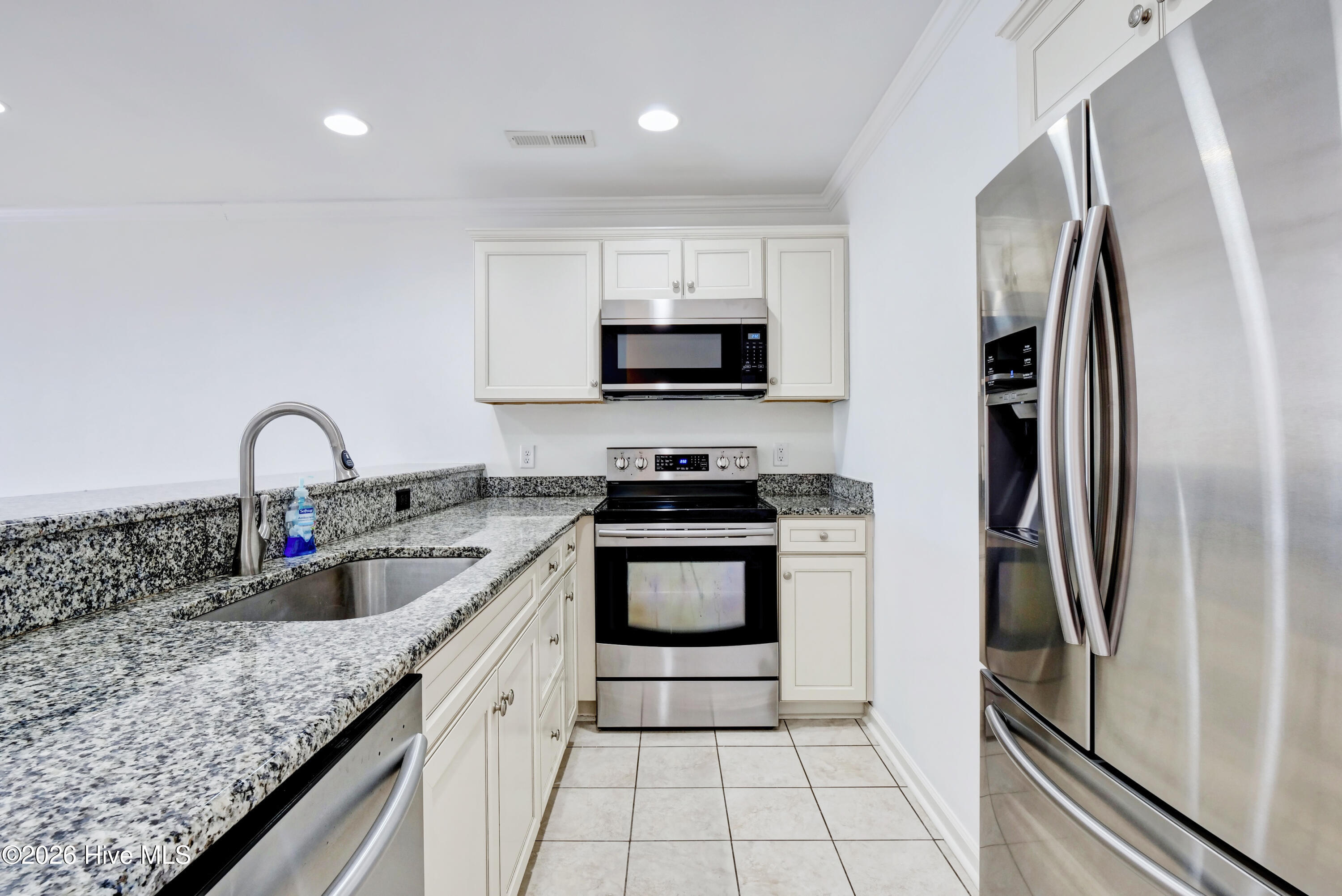 1741 S 41st Street Apt D Property Photo 8