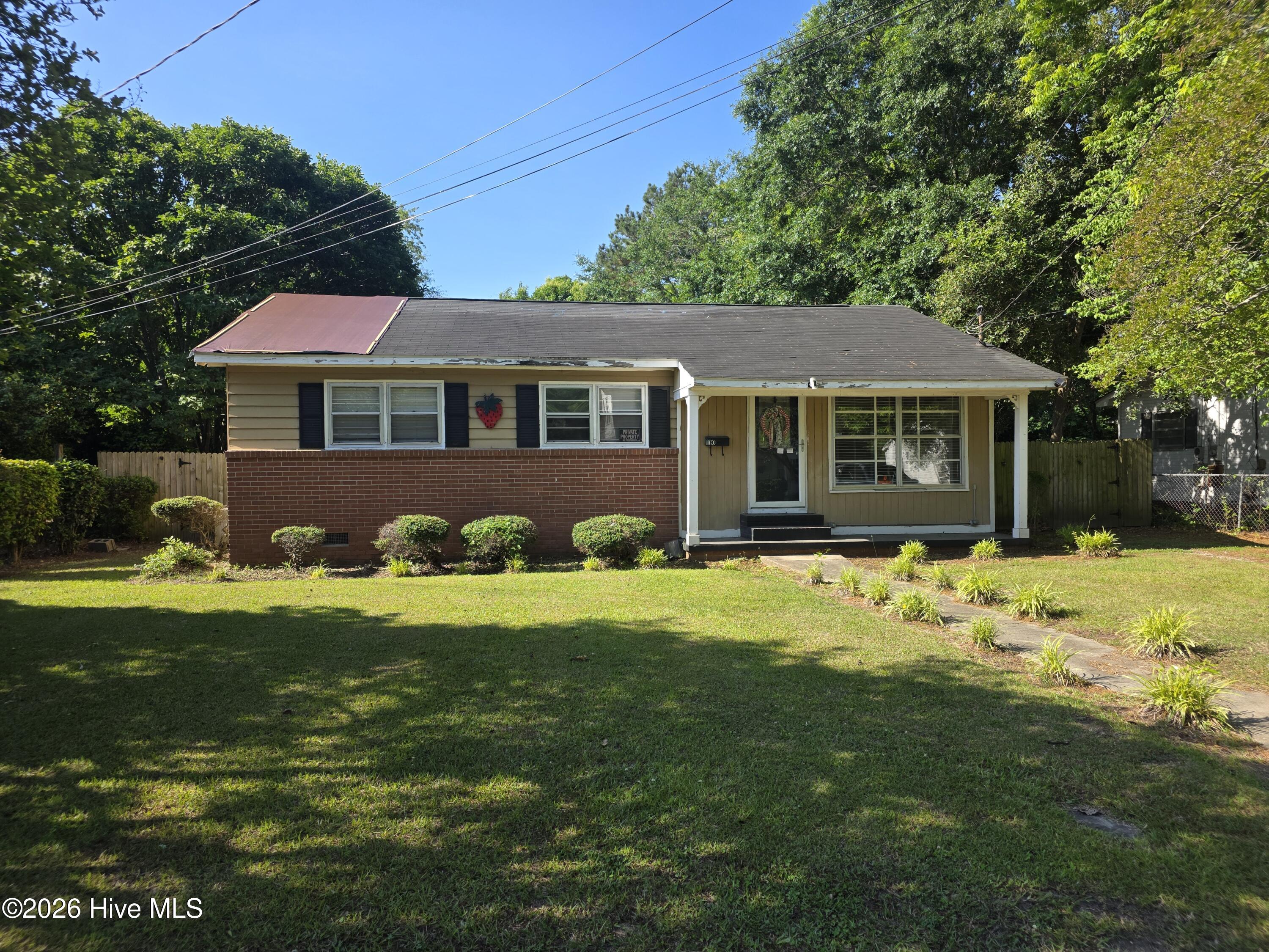 110 E Holland Street Property Photo 1
