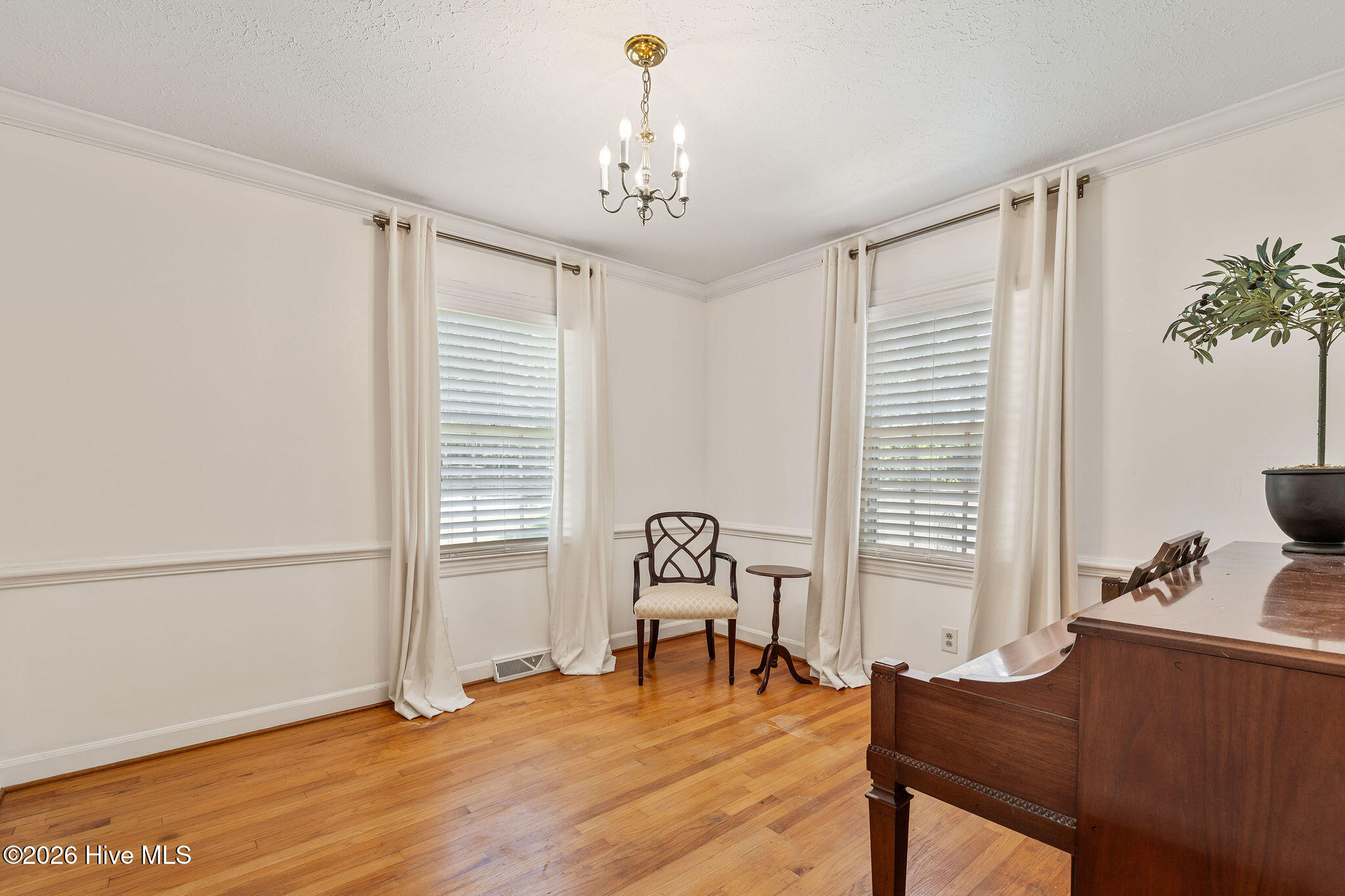 607 Gloucester Road Property Photo 10