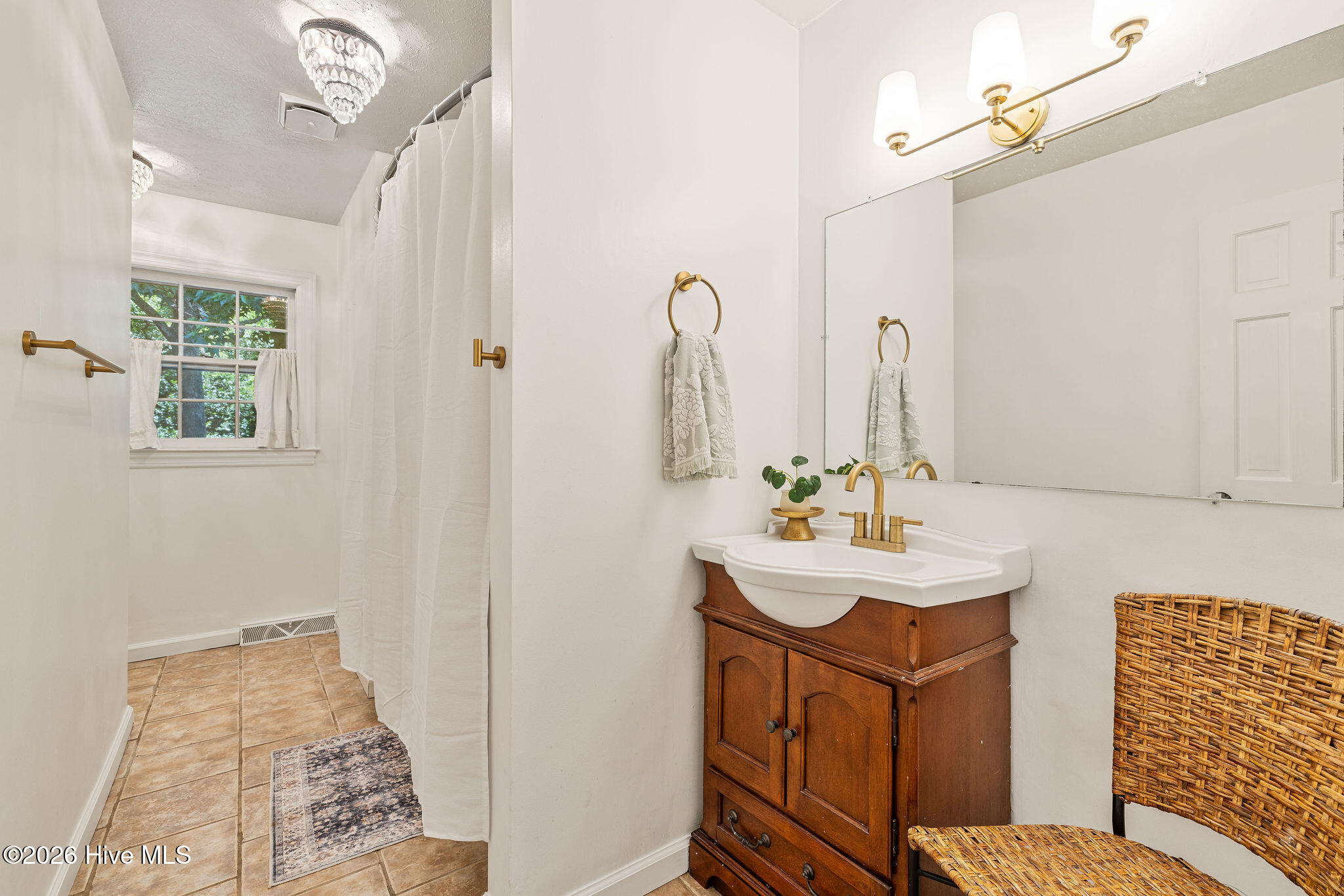 607 Gloucester Road Property Photo 26