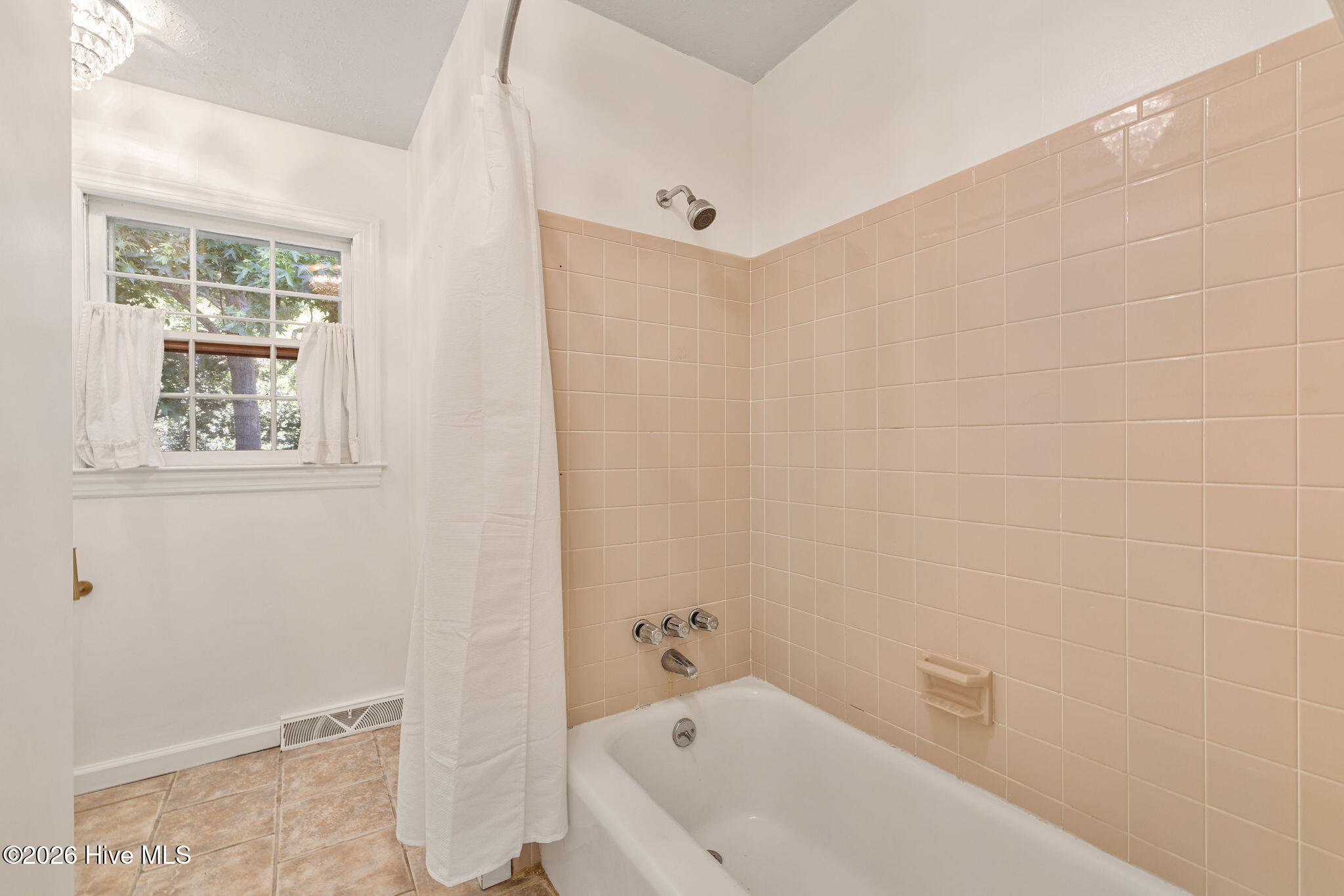 607 Gloucester Road Property Photo 27