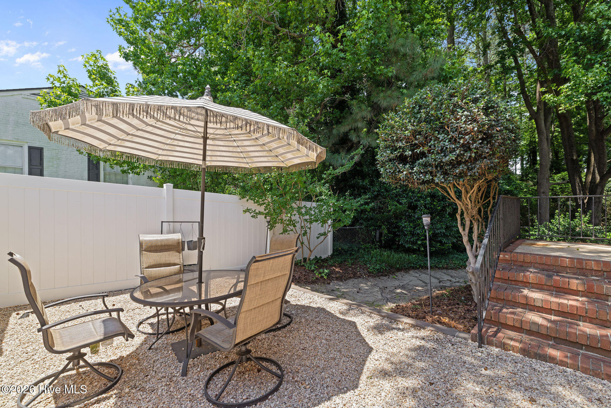 607 Gloucester Road Property Photo 37