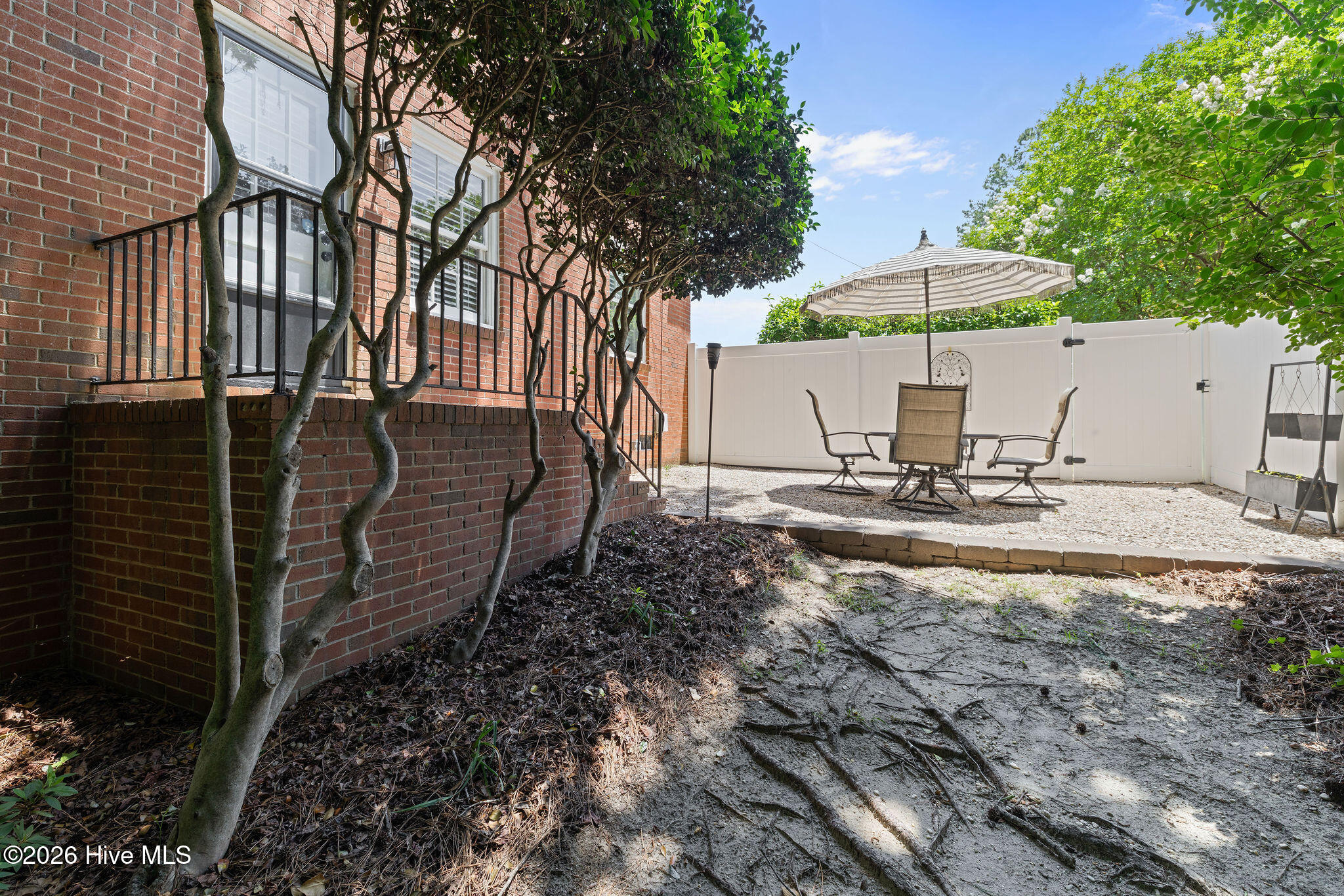 607 Gloucester Road Property Photo 38