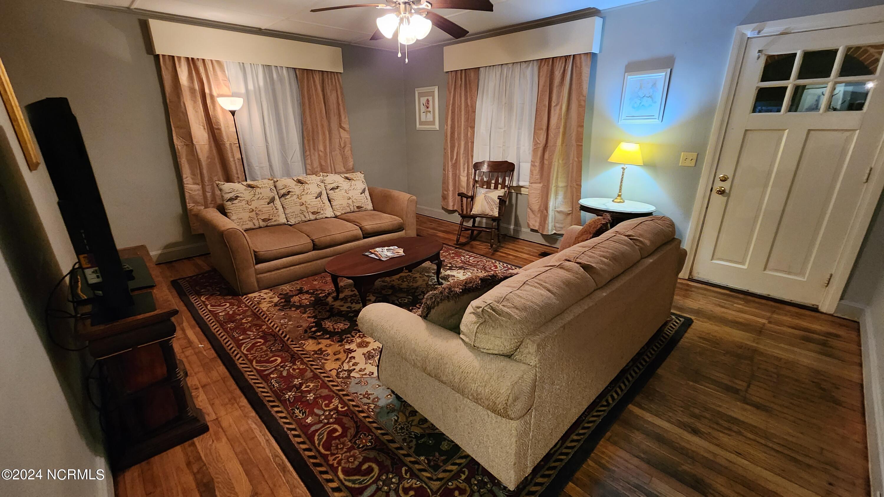 112 E Calhoun Street Property Photo 3