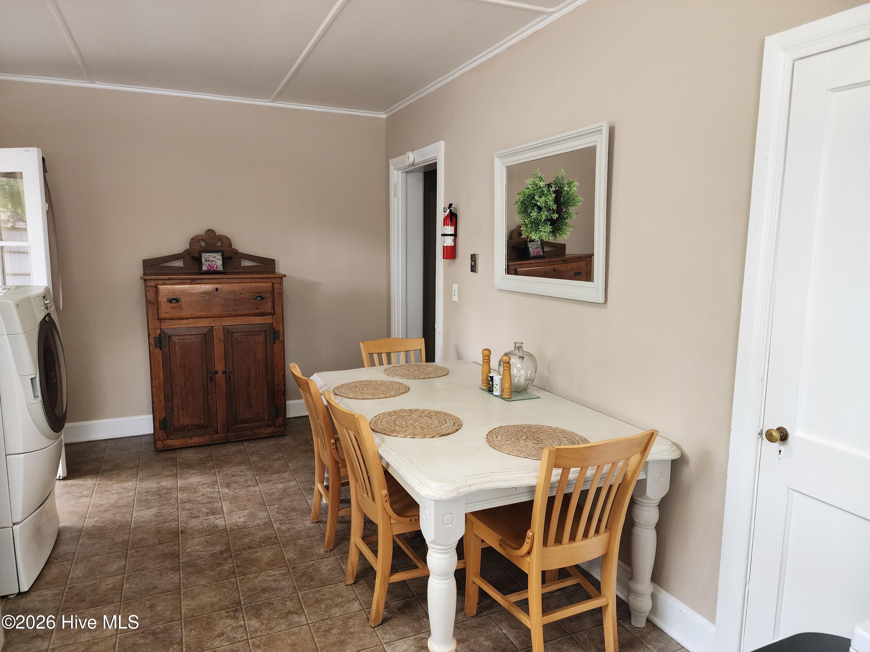 112 E Calhoun Street Property Photo 4