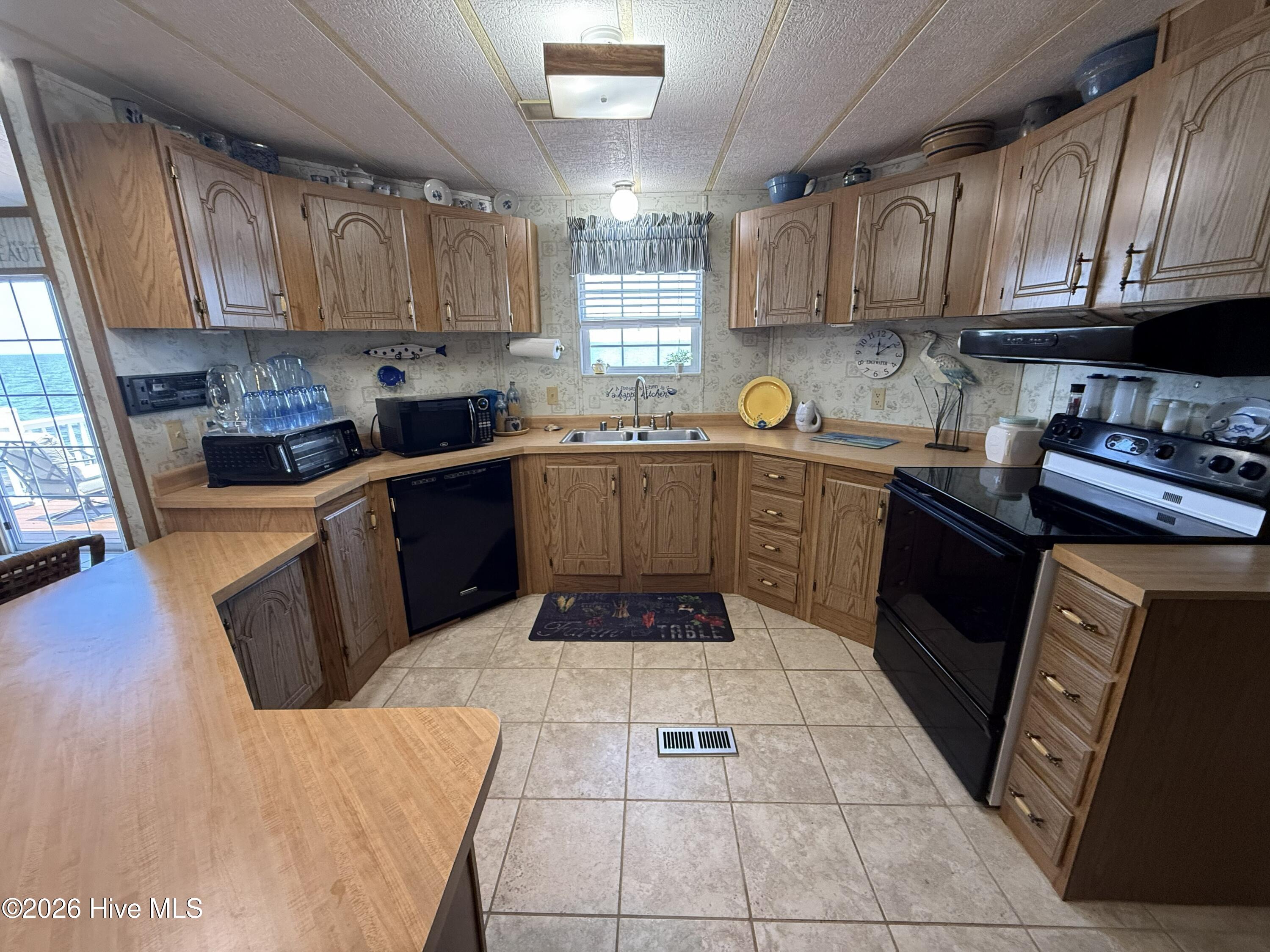 598 Beach Road Property Photo 40