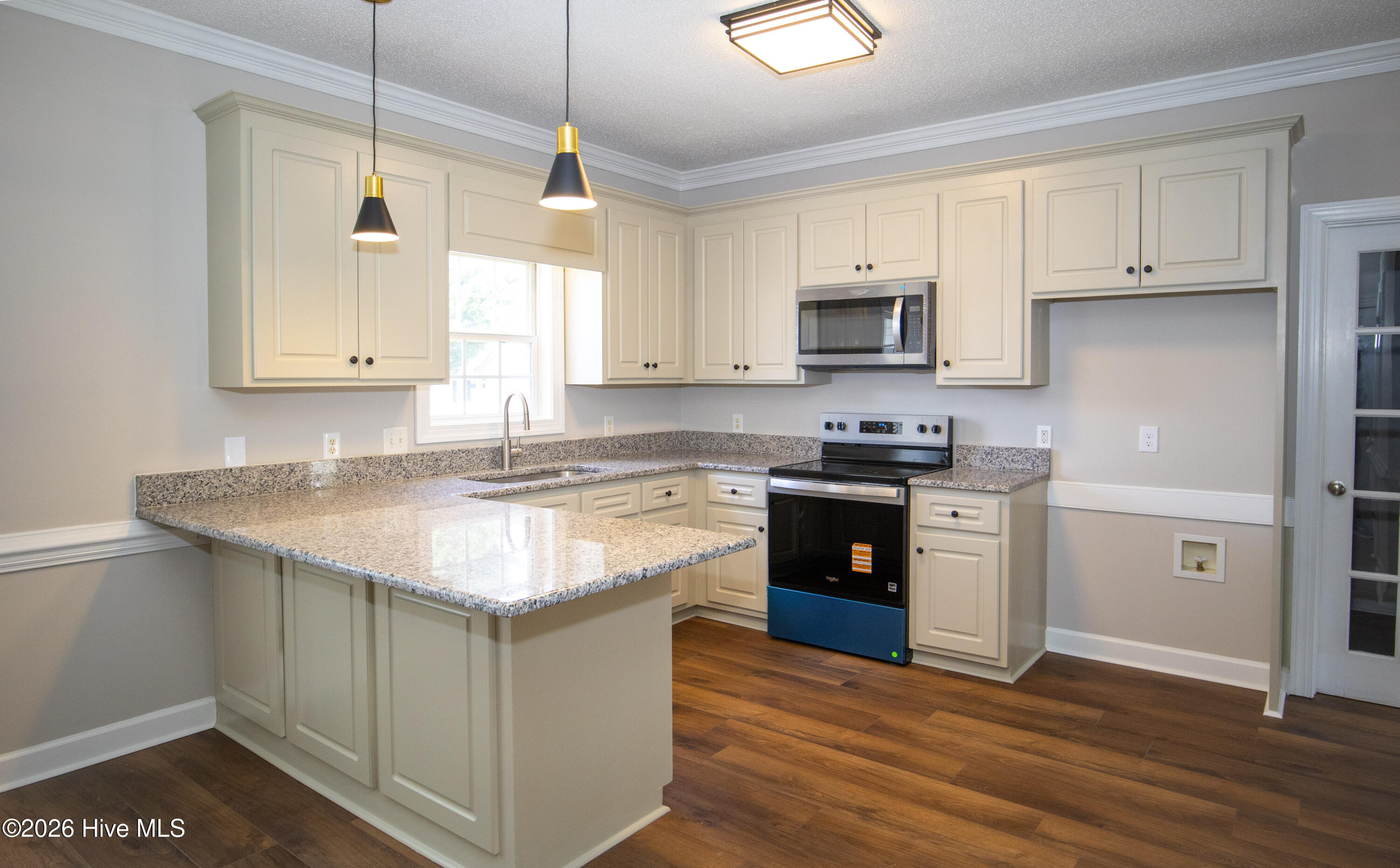 3715 Martha Lane N Property Photo 13