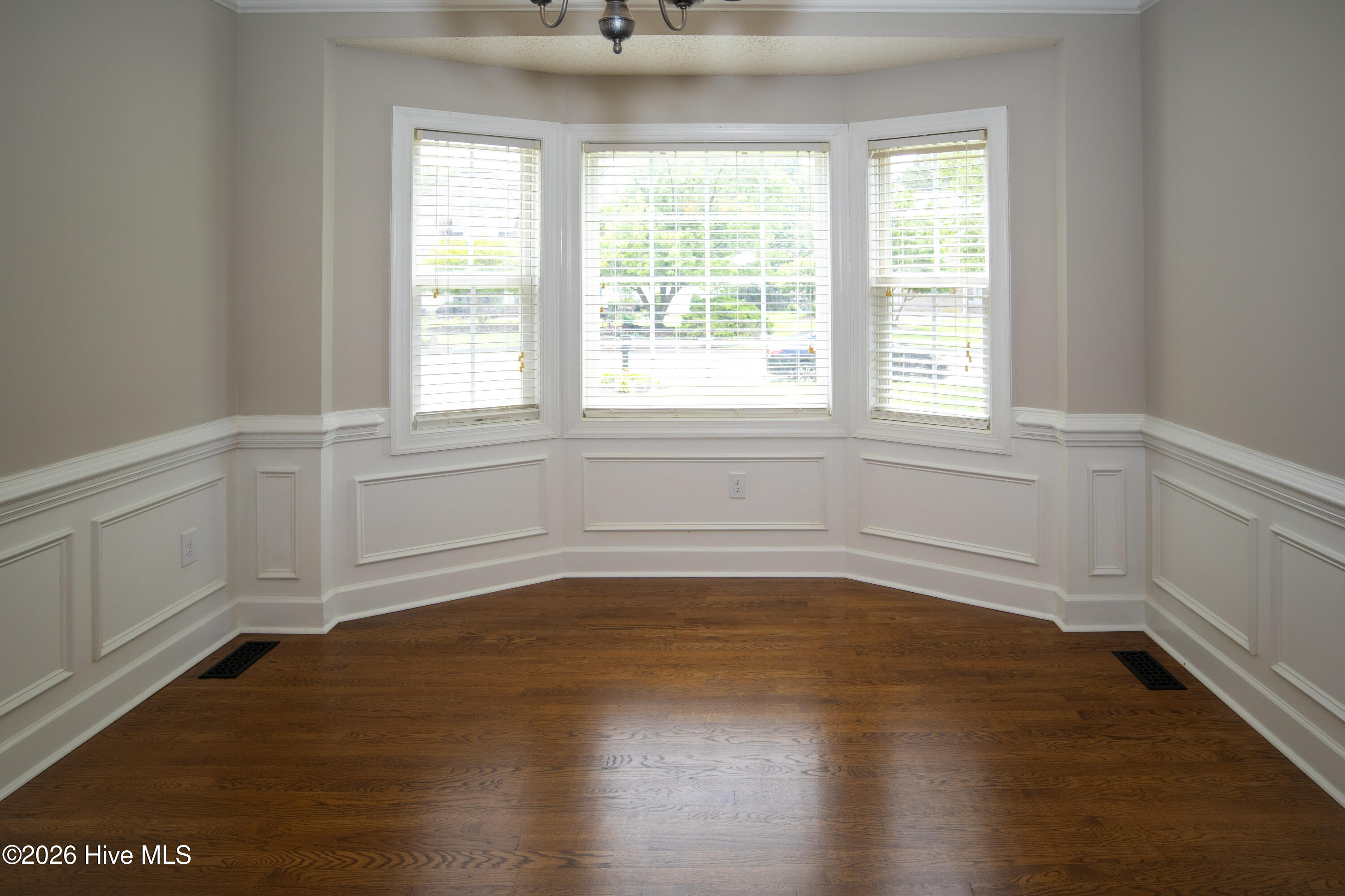 3715 Martha Lane N Property Photo 16